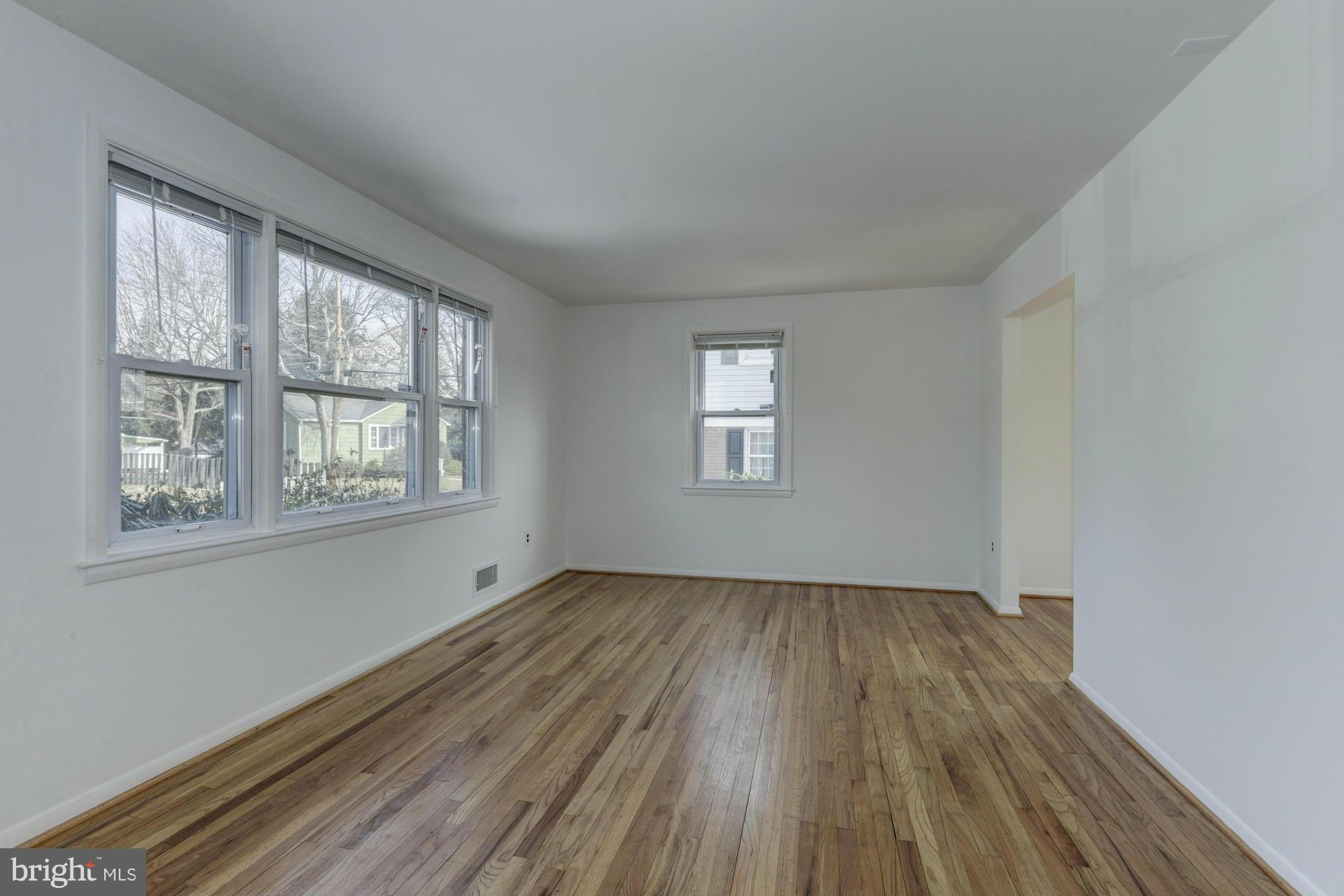 905 Arran Road Baltimore, MD 21239 - Photo 6 of 30 Lots of light