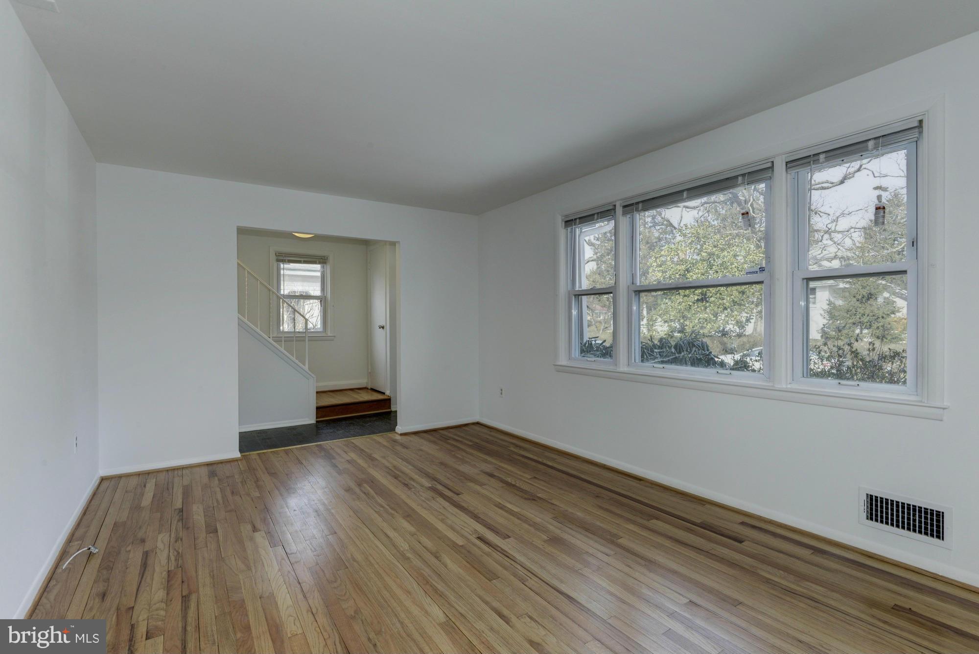 905 Arran Road Baltimore, MD 21239 - Photo 9 of 30 Triple window lets in great light.