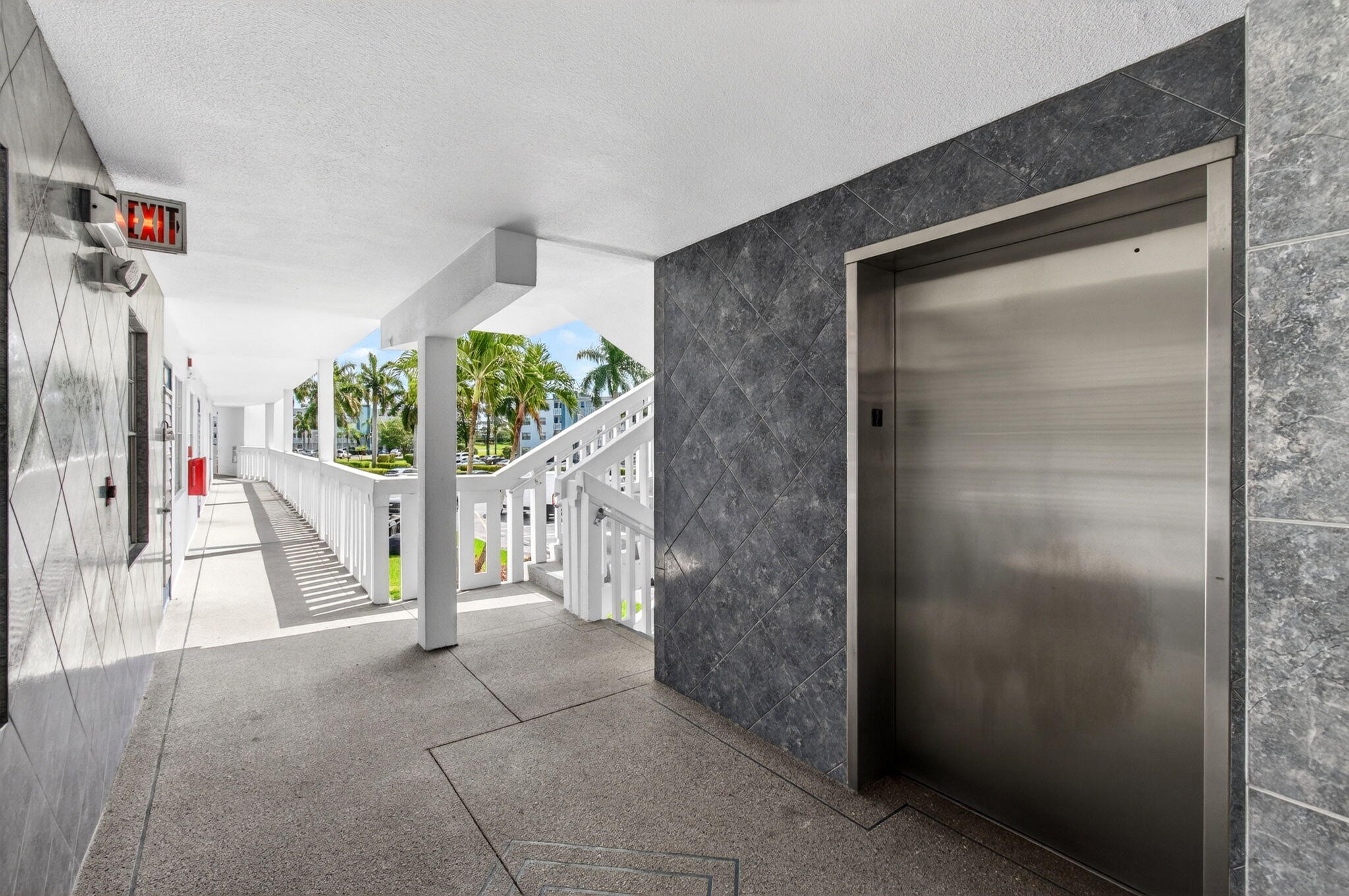 2027 Exeter Boca Raton, FL 33434 - Photo 11 of 100 4-web-or-mls-DSC_7568