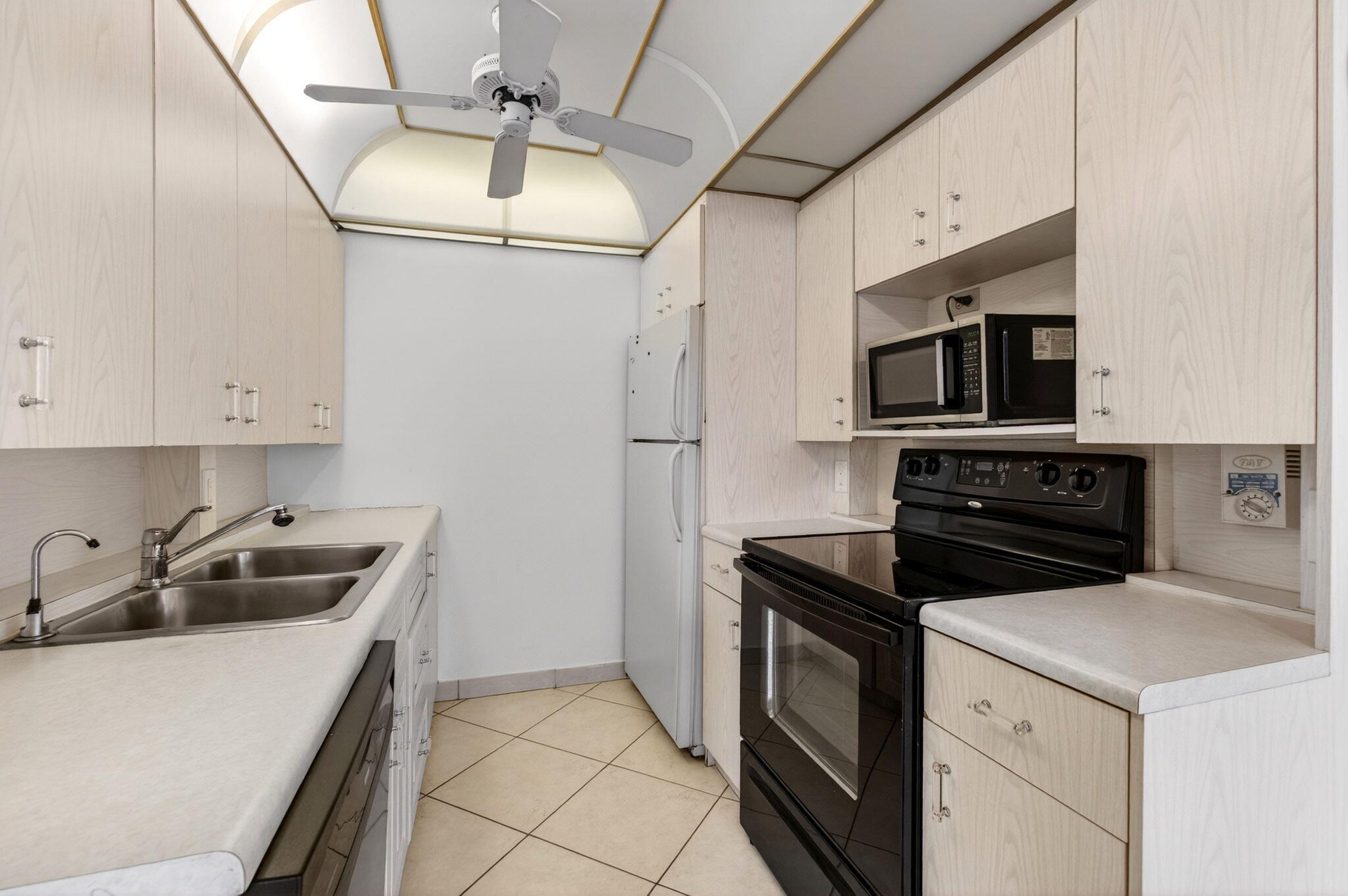 2027 Exeter Boca Raton, FL 33434 - Photo 22 of 100 a kitchen with granite countertop a sink stove and refrigerator