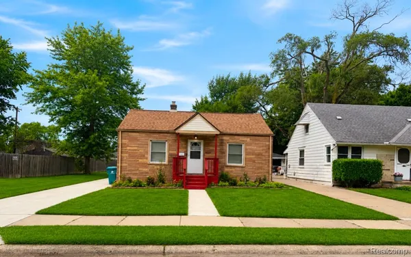 $1,400 | 24329 Dale Avenue, Eastpointe, MI 48021
