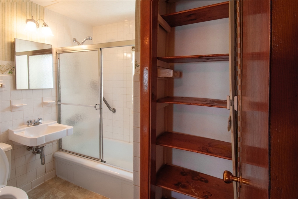 17 Mc Bride Street Springfield, MA 01104 - Photo 22 of 32