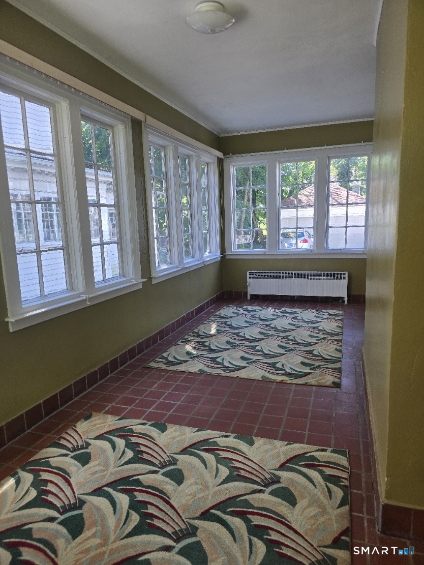 197 Ridgefield Street Hartford, CT 06112 - Photo 8 of 23