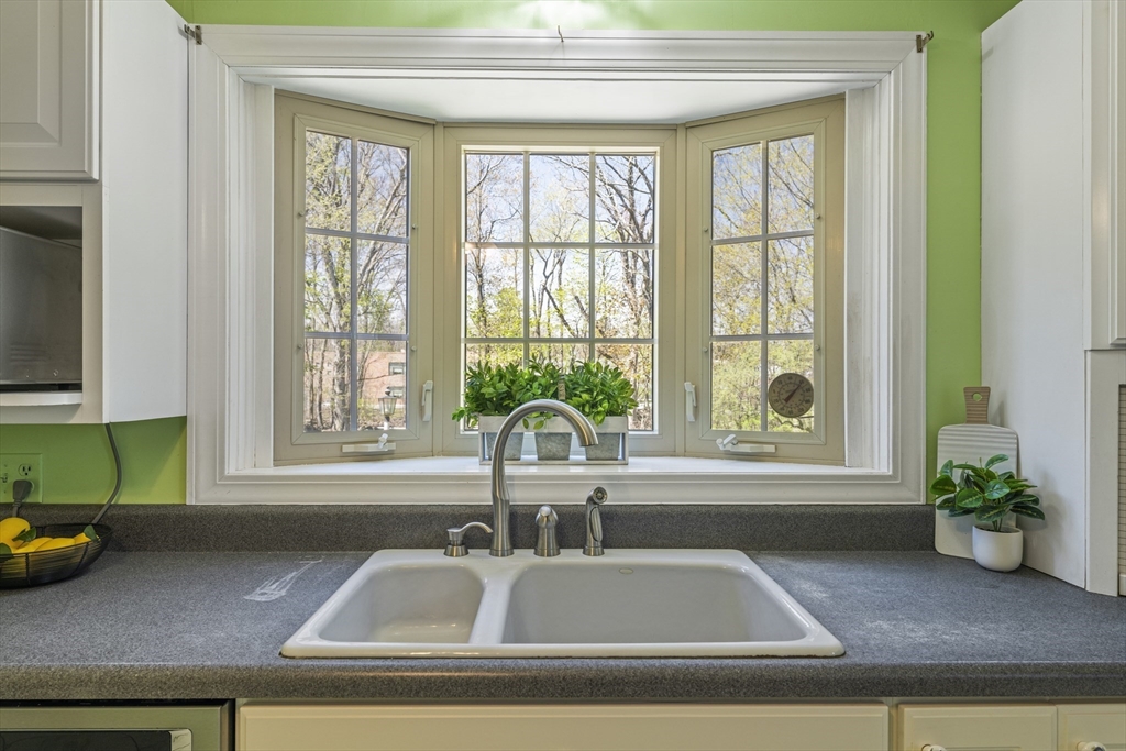 33 Hapgood Road Worcester, MA 01609 - Photo 12 of 39