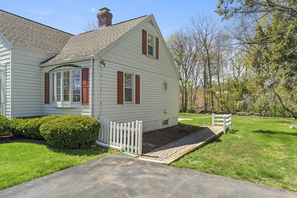33 Hapgood Road Worcester, MA 01609 - Photo 35 of 39
