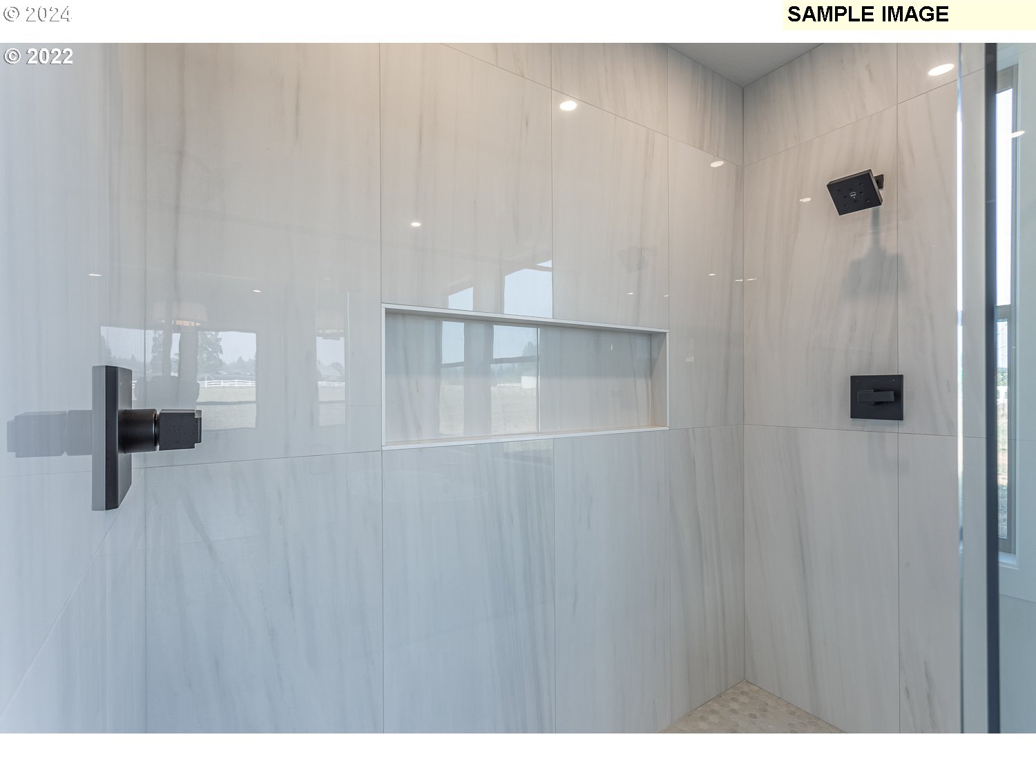 23322 Southeast Bohna Park Road Damascus, OR 97089 - Photo 12 of 40 a view of a bathroom