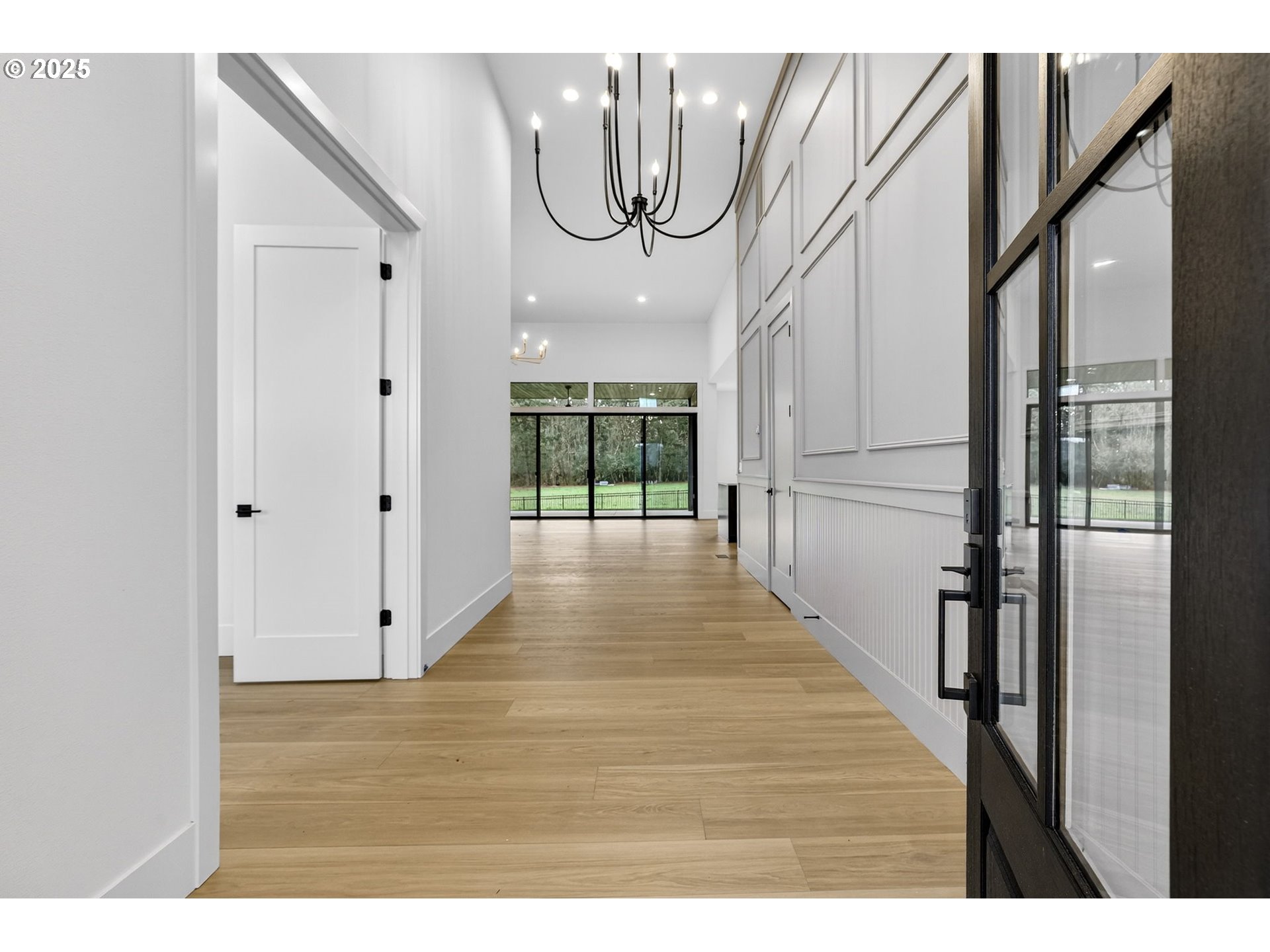 23322 Southeast Bohna Park Road Damascus, OR 97089 - Photo 28 of 40 a view of entryway with wooden floor