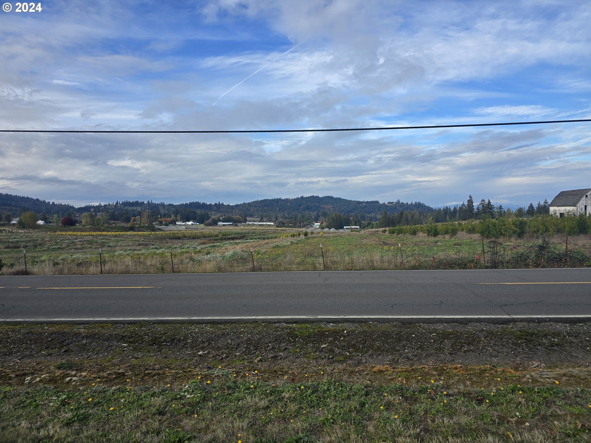 23322 Southeast Bohna Park Road Damascus, OR 97089 - Photo 3 of 40 a view of an ocean