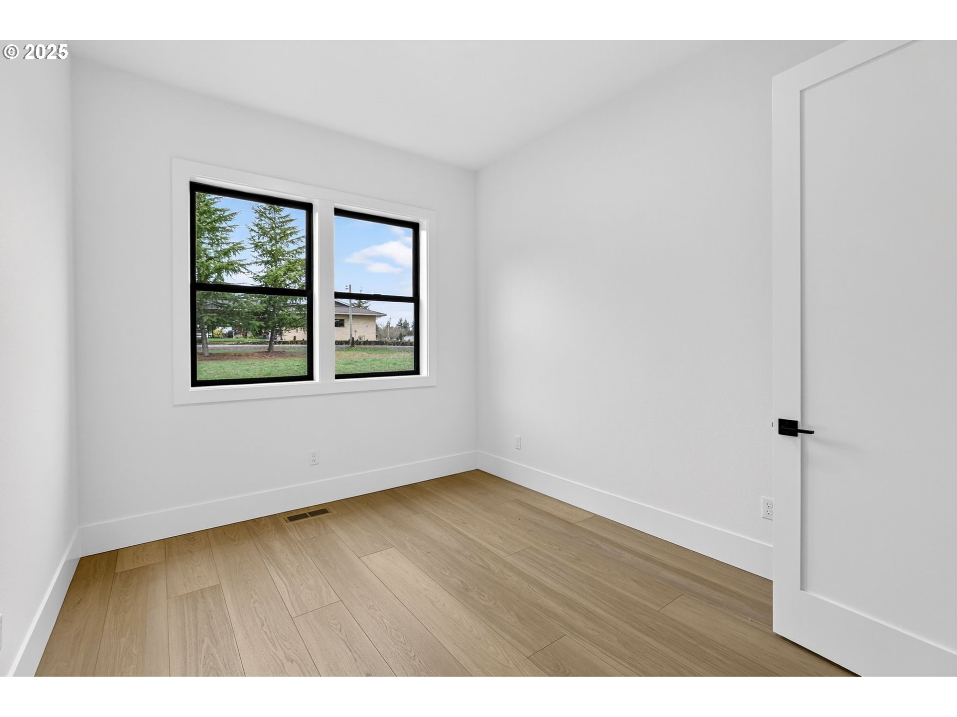 23322 Southeast Bohna Park Road Damascus, OR 97089 - Photo 34 of 40 an empty room with wooden floor and windows