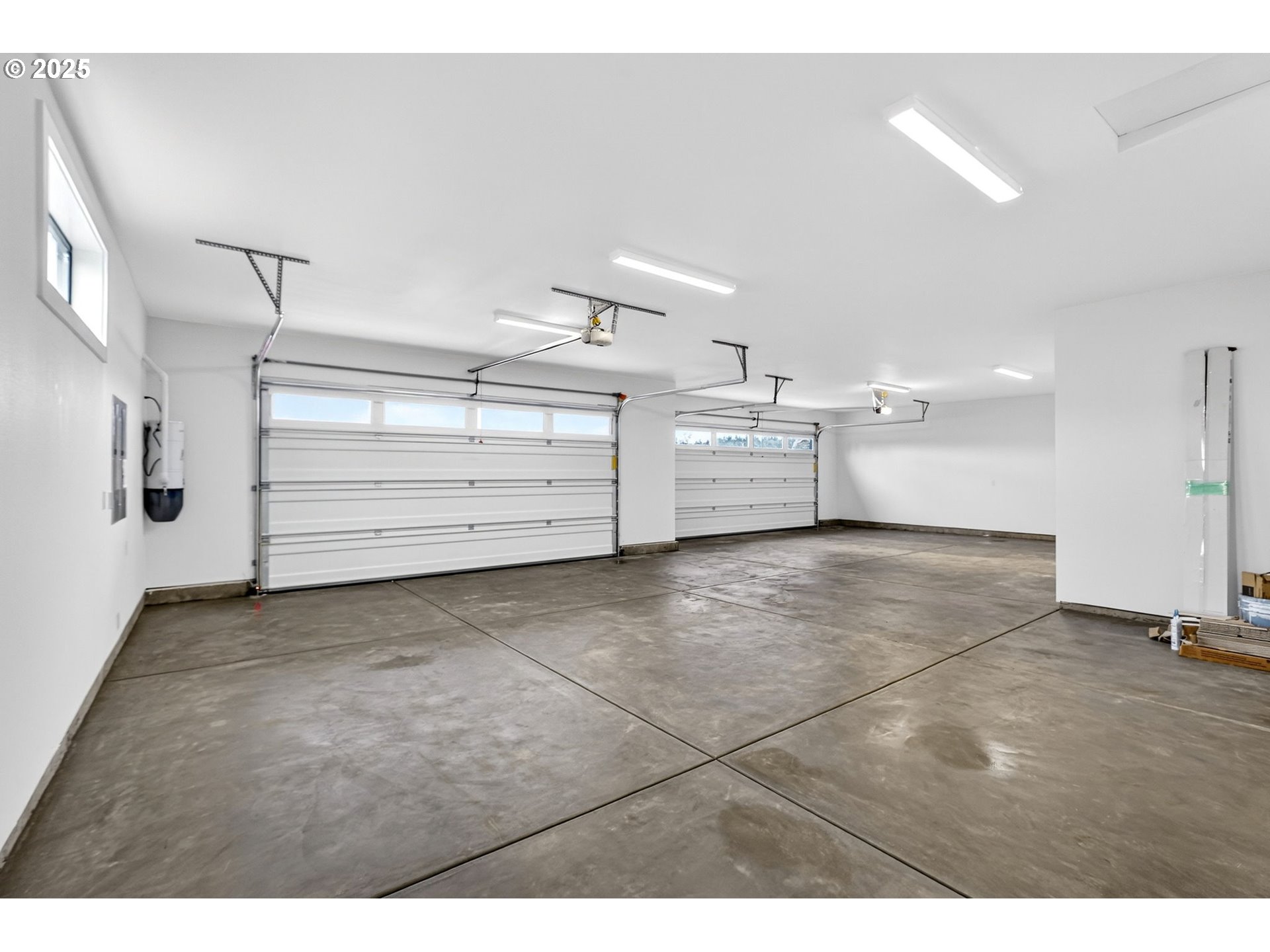 23322 Southeast Bohna Park Road Damascus, OR 97089 - Photo 39 of 40 a view of a kitchen with cabinet and mirrors