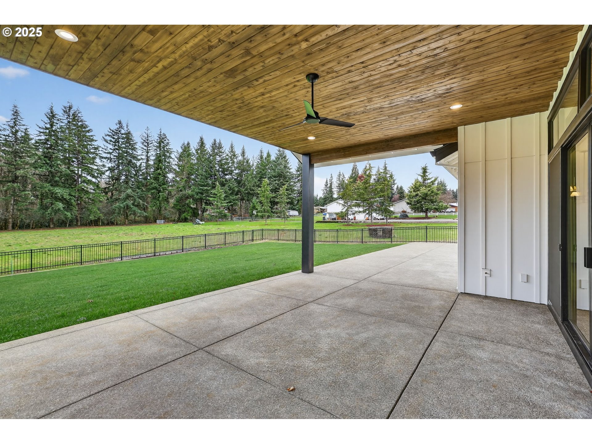 23322 Southeast Bohna Park Road Damascus, OR 97089 - Photo 40 of 40 a view of a back yard