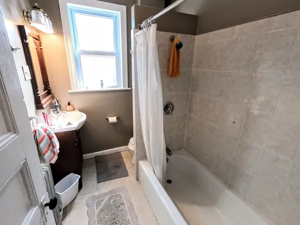 $4,500 | 90 Fisher Avenue, Unit 3, Boston, MA 02120