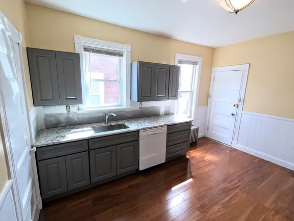 $4,500 | 90 Fisher Avenue, Unit 3, Boston, MA 02120