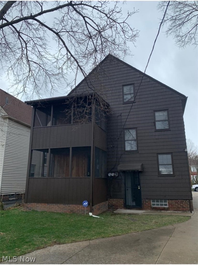 16811 Kenyon Road Cleveland, OH 44120 - Photo 3 of 35 Back of house