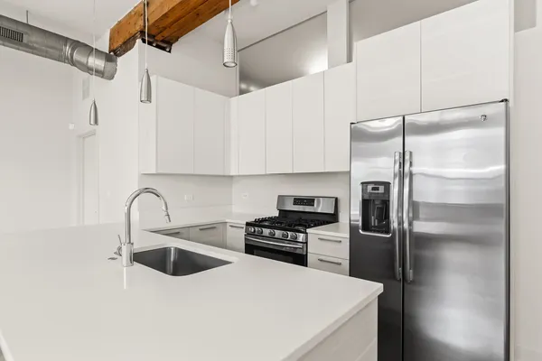 $4,550 | 1755 North Damen Avenue, Unit 202, Chicago, IL 60647
