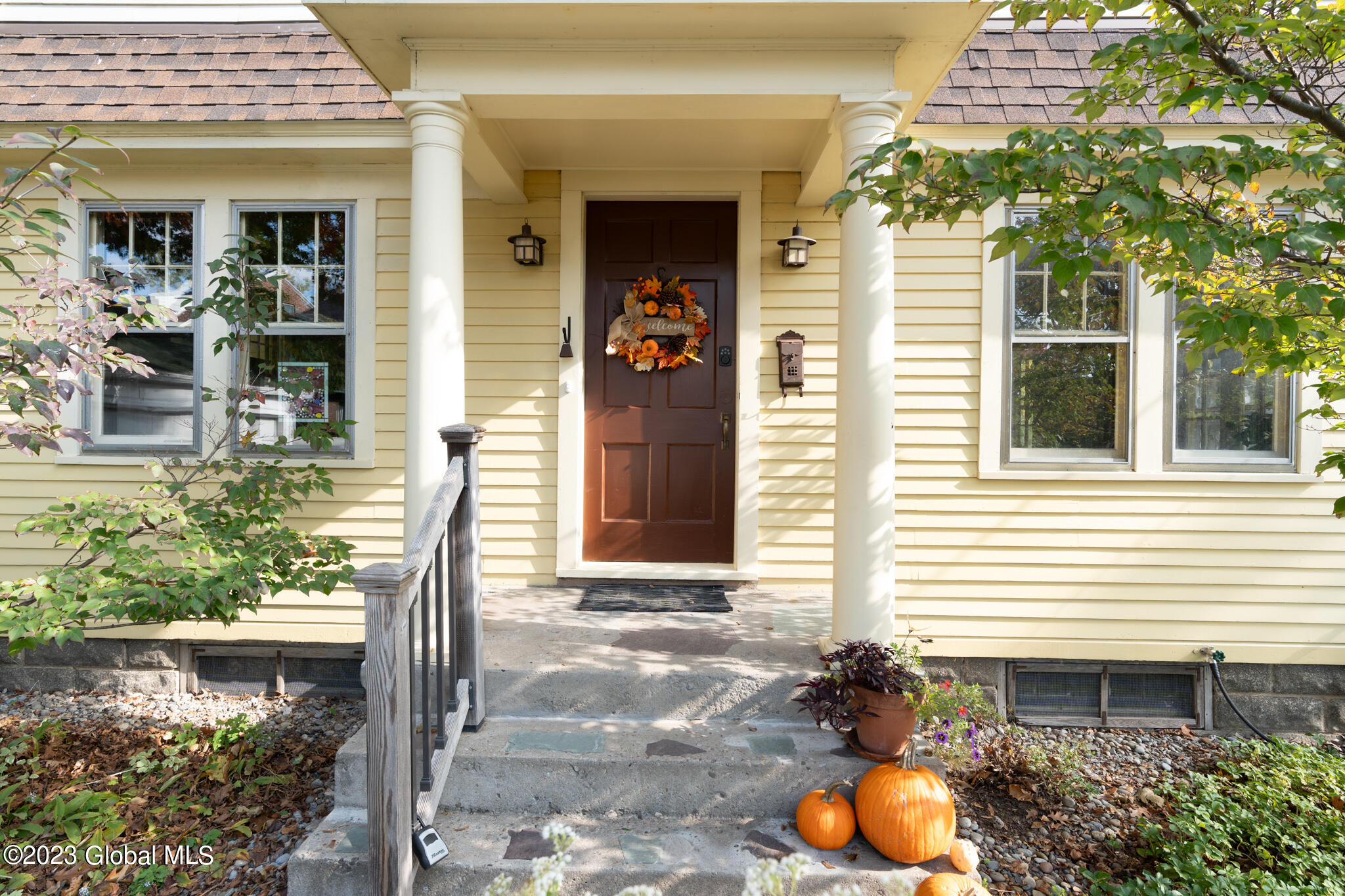 011-1017-Phoenix-Ave