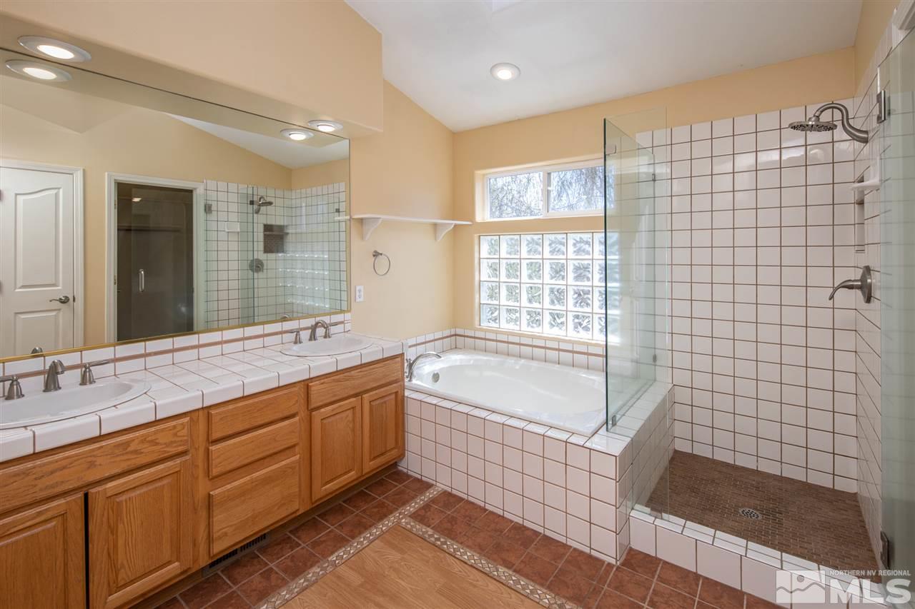 2259 Ridgeview Drive Reno, NV 89519 - Photo 18 of 39 a spacious bathroom with a double vanity sink a mirror and a bathtub