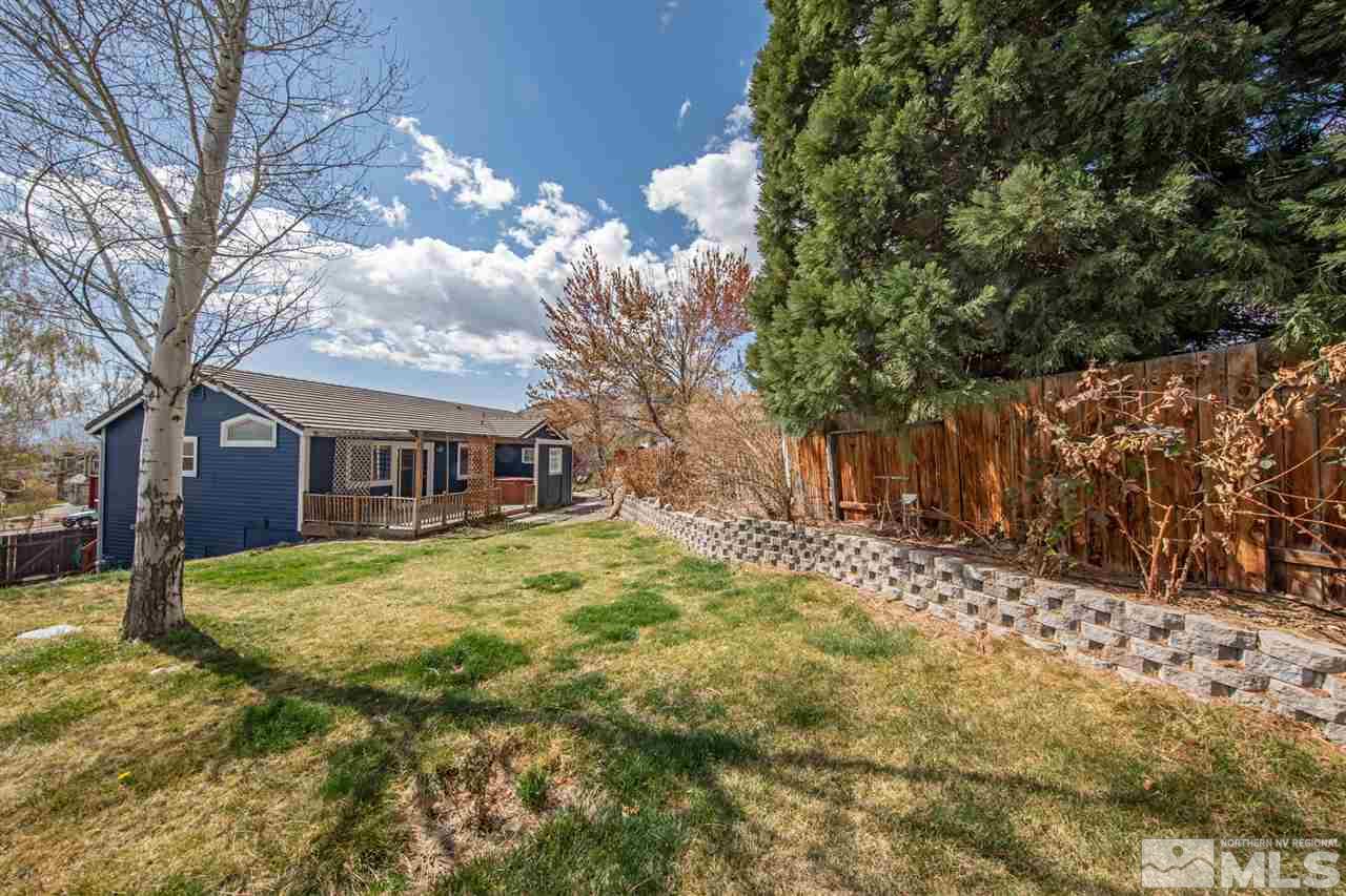 2259 Ridgeview Drive Reno, NV 89519 - Photo 28 of 39 a view of a yard in front of a house with a large tree