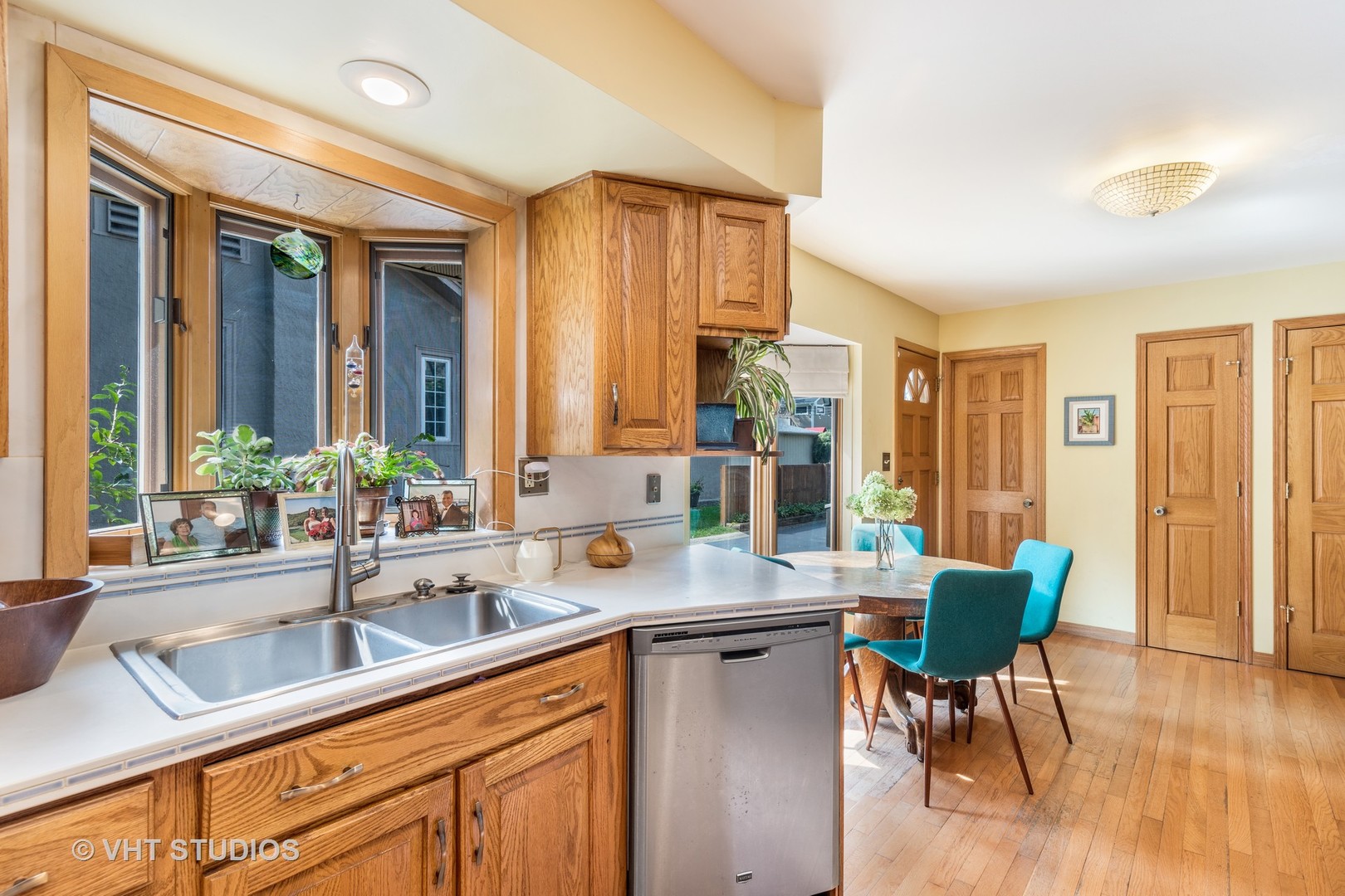 276 Lionel Road Riverside, IL 60546 - Photo 8 of 20