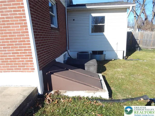 a view of a house with backyard and porch