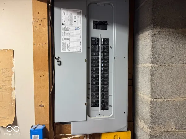 $329,000 | 301 South Elm Street, Hagerstown, IN 47346