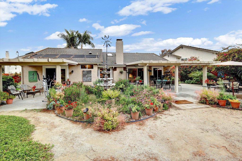 4560 Stratford Circle Oceanside, CA 92056 - Photo 2 of 33