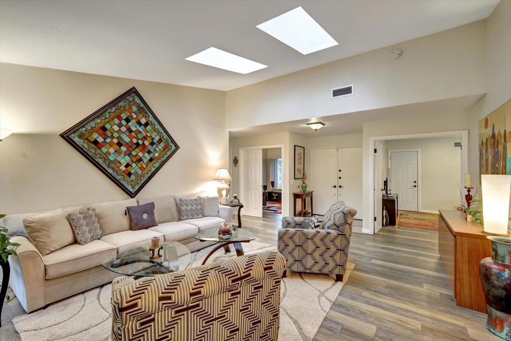 4560 Stratford Circle Oceanside, CA 92056 - Photo 4 of 33