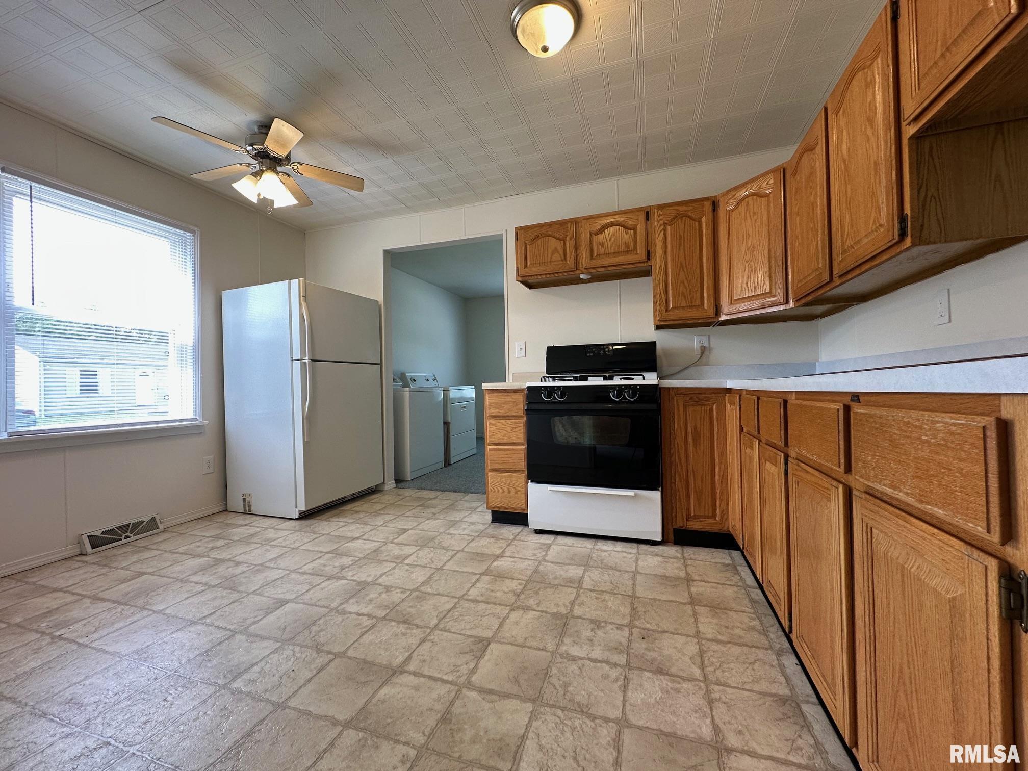 2 St James Court Springfield, IL 62703 - Photo 5 of 11