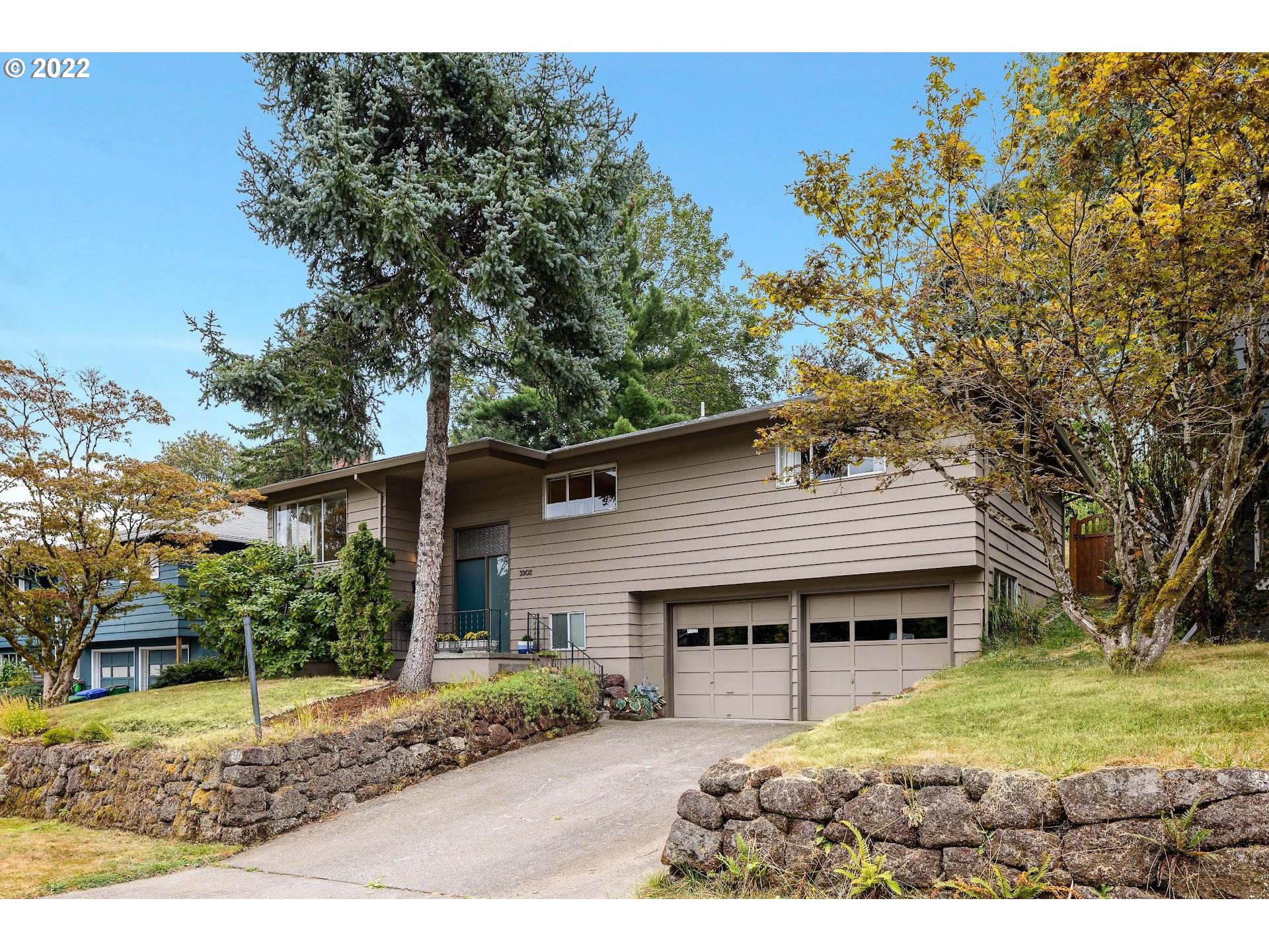 3302 Southwest Marigold Street Portland, OR 97219 - Photo 1 of 32 Gallery Image 1