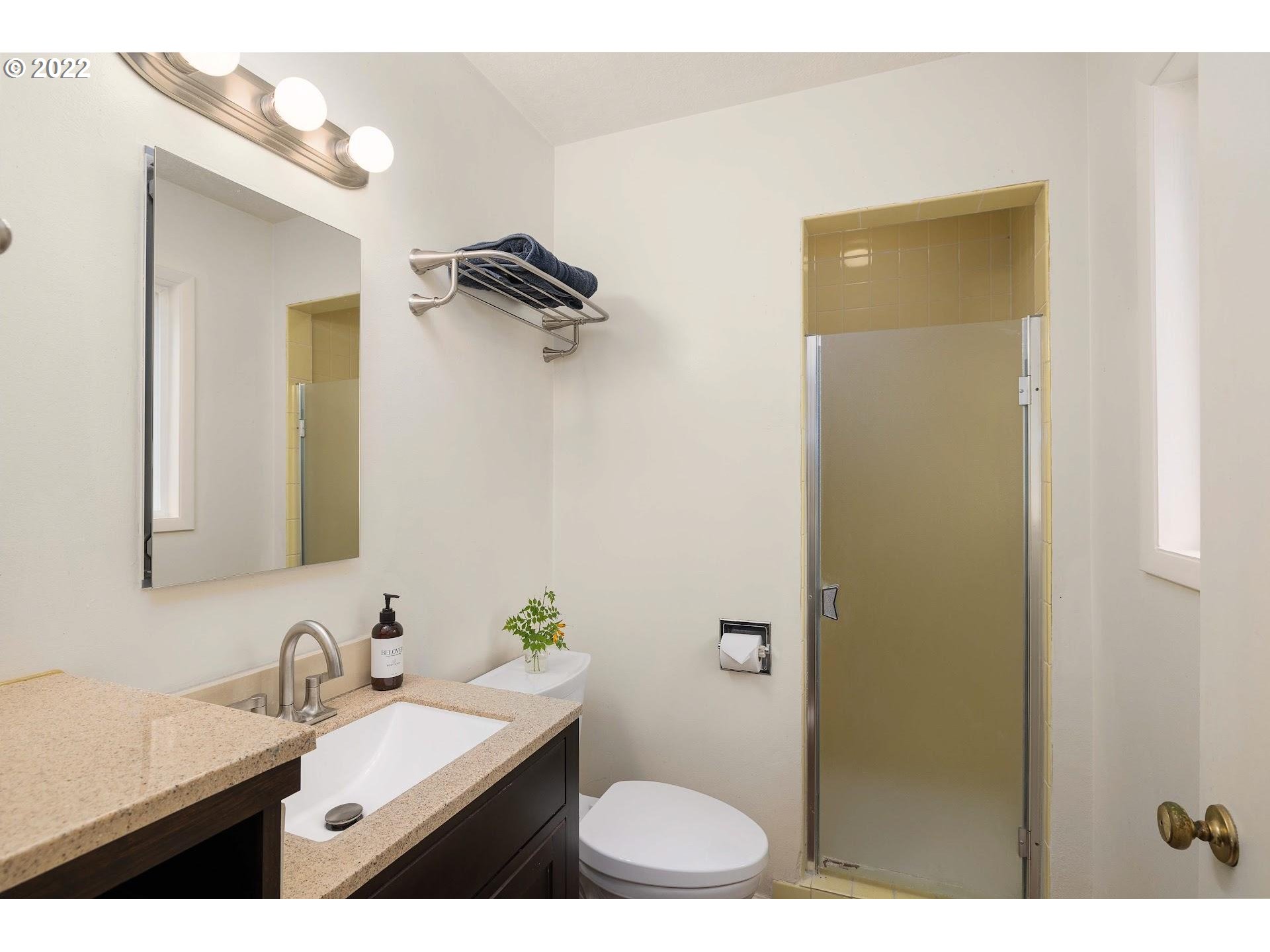 3302 Southwest Marigold Street Portland, OR 97219 - Photo 18 of 32 Bathroom