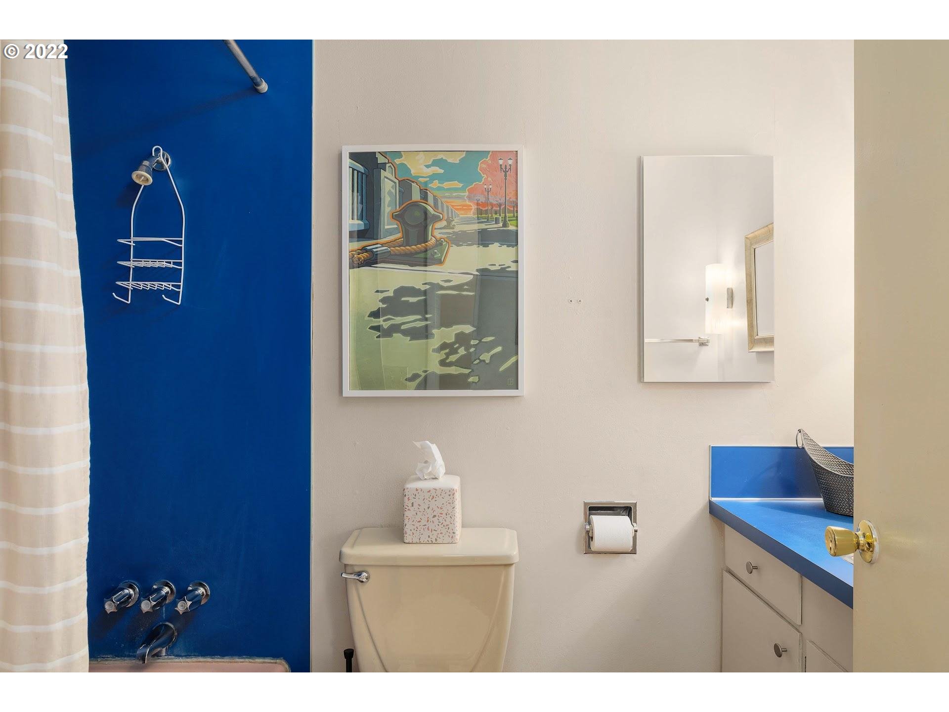 3302 Southwest Marigold Street Portland, OR 97219 - Photo 22 of 32 Bathroom