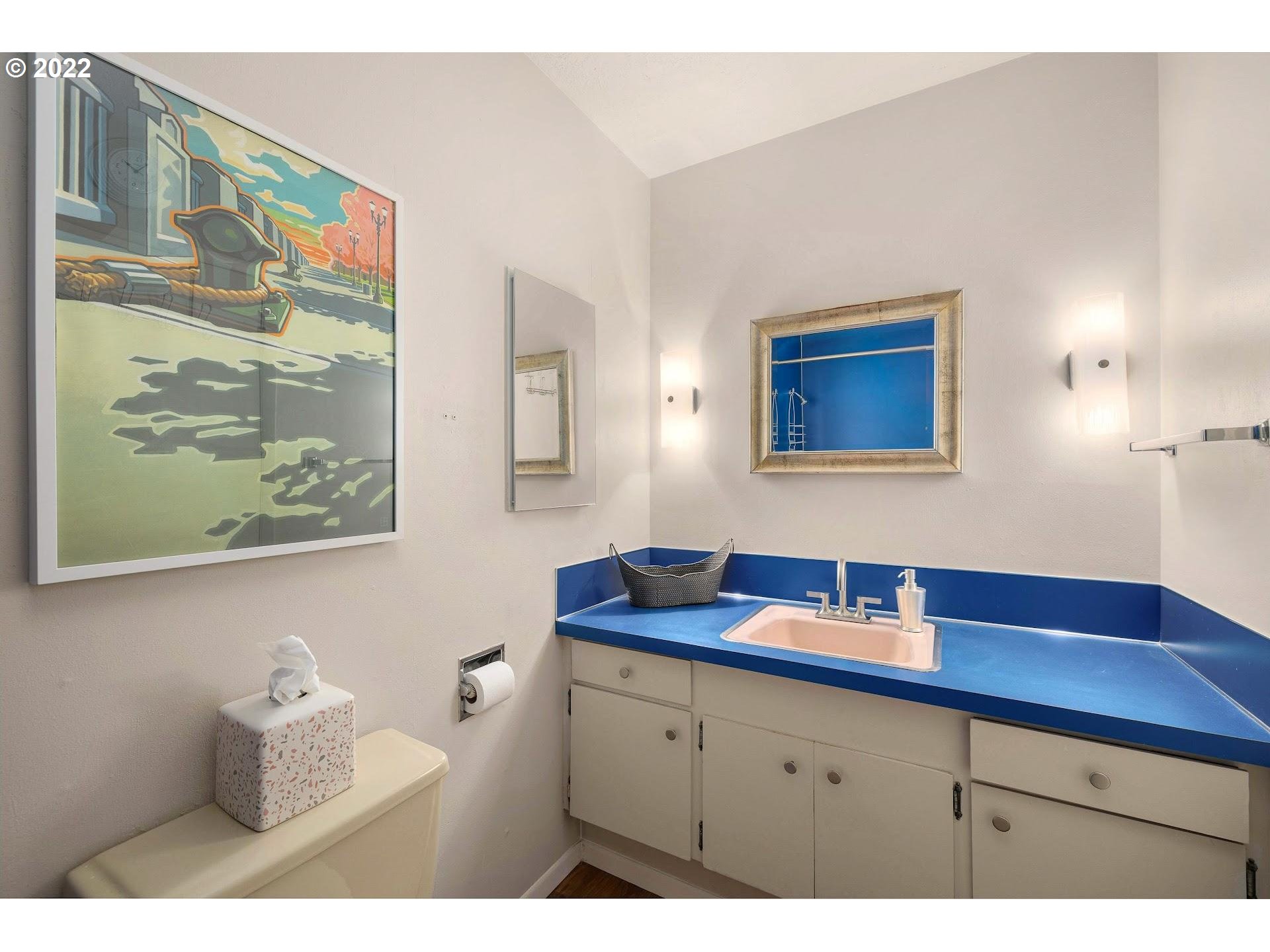 3302 Southwest Marigold Street Portland, OR 97219 - Photo 23 of 32 Bathroom