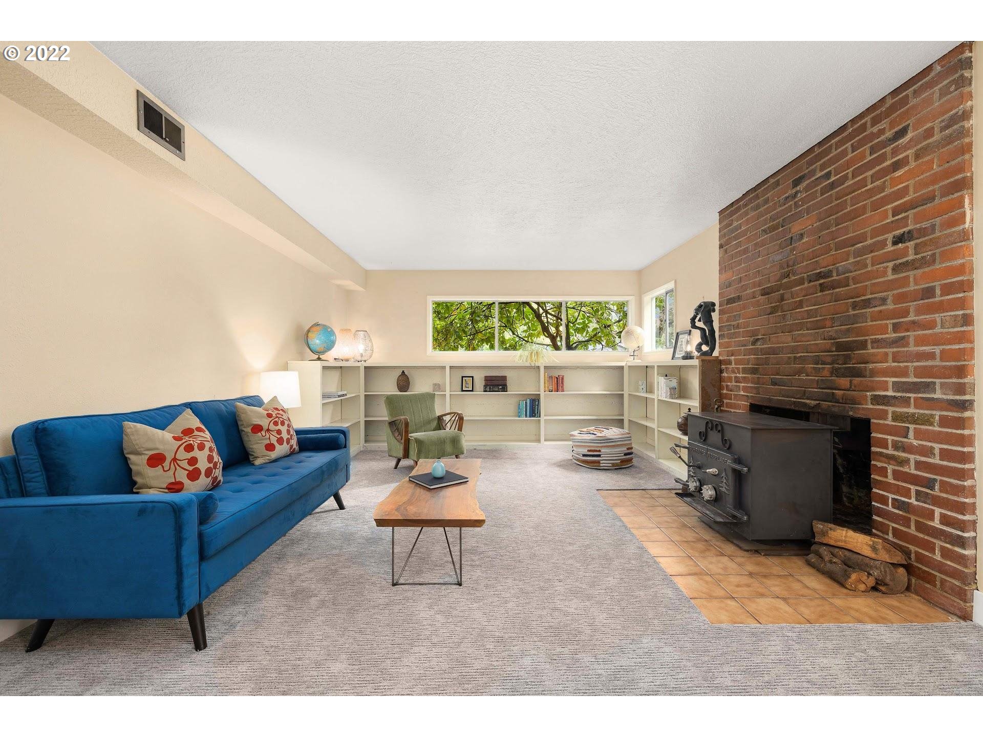 3302 Southwest Marigold Street Portland, OR 97219 - Photo 25 of 32 Family Room