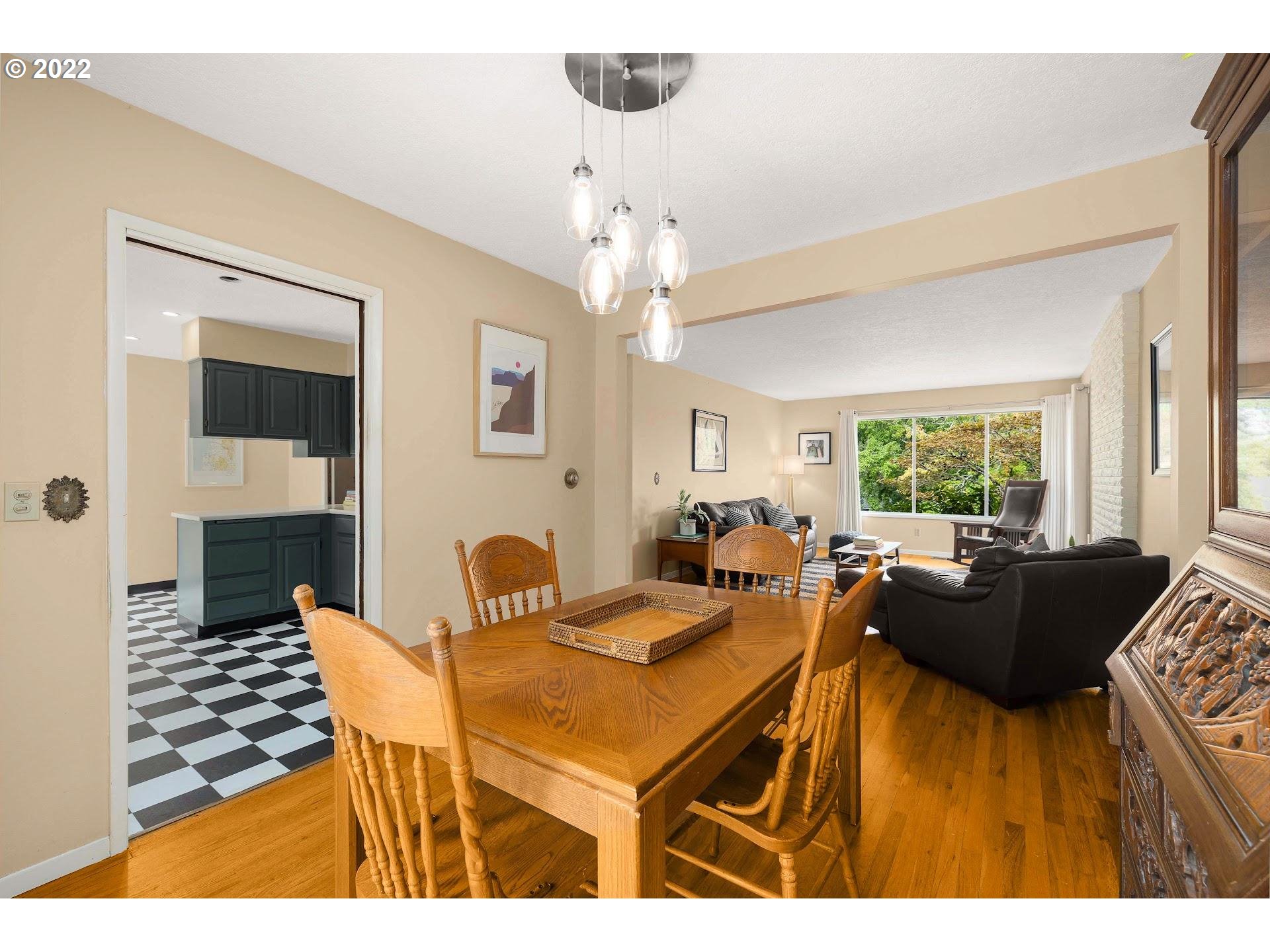 3302 Southwest Marigold Street Portland, OR 97219 - Photo 8 of 32 Dining Room