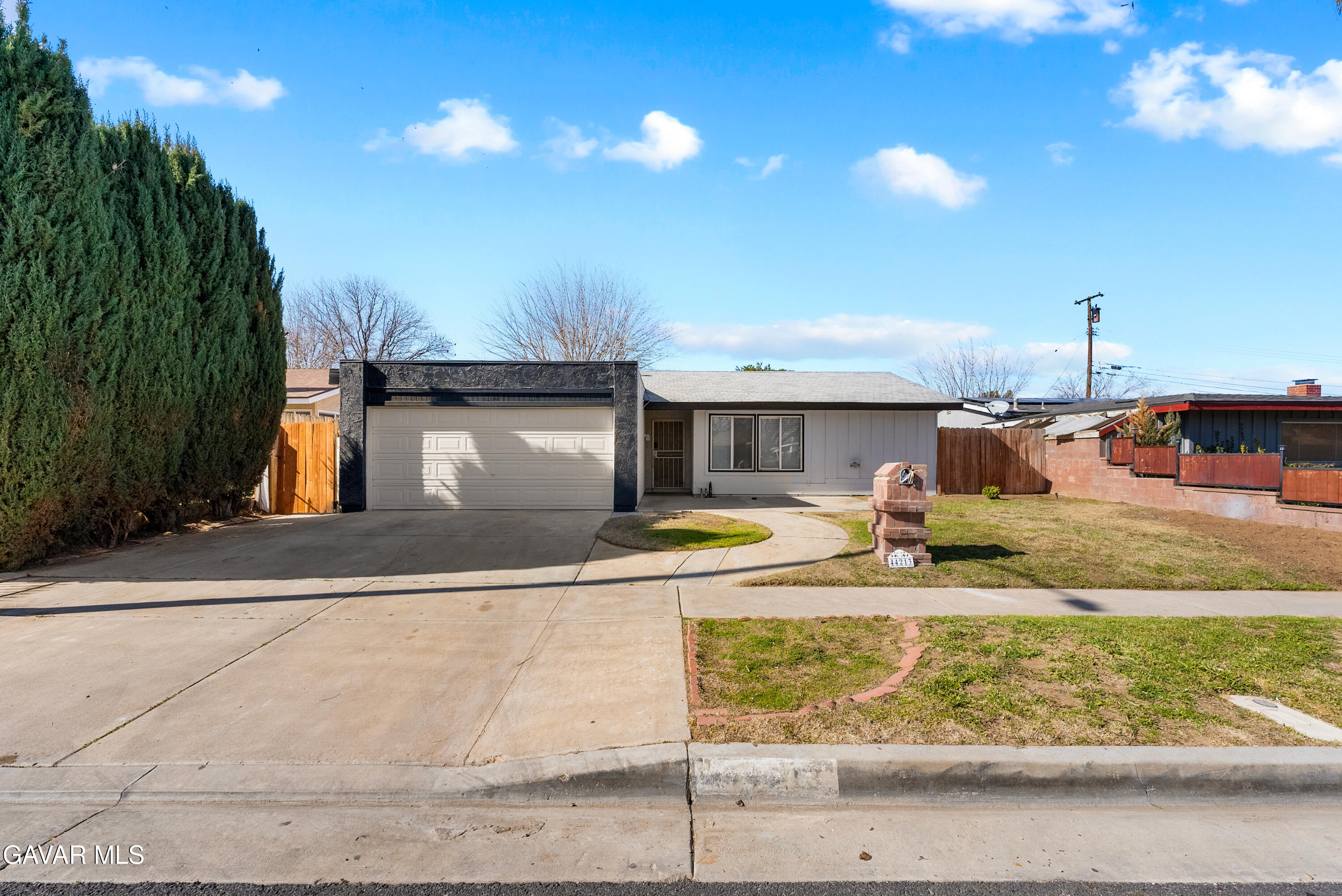 44213 4th Street East Lancaster, CA 93535 - Photo 4 of 42 DSC07314