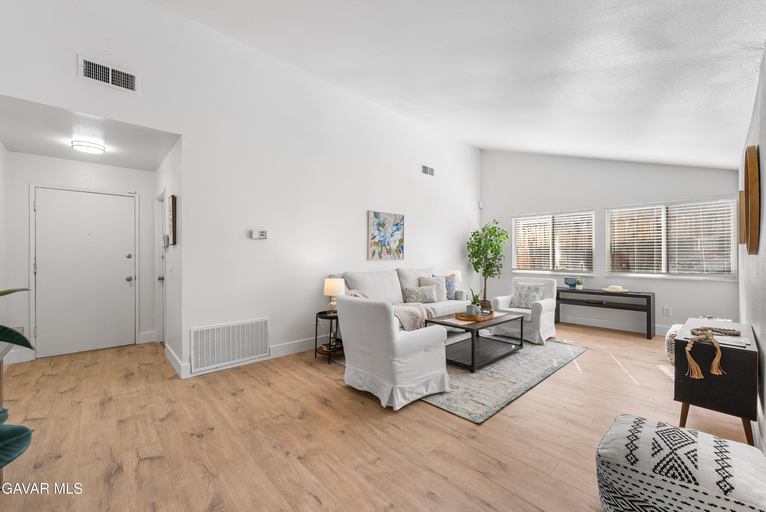 44213 4th Street East Lancaster, CA 93535 - Photo 9 of 42 DSC07115