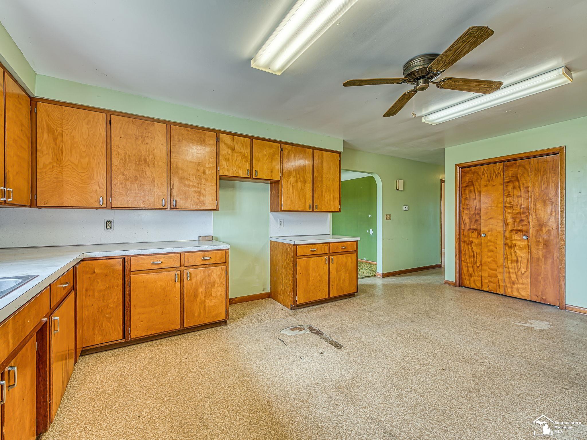 1932 West Albain Road Monroe, MI 48161 - Photo 9 of 57 50203798-3e2edf13-378c-4a85-bb52-ab36be89af29.JPG