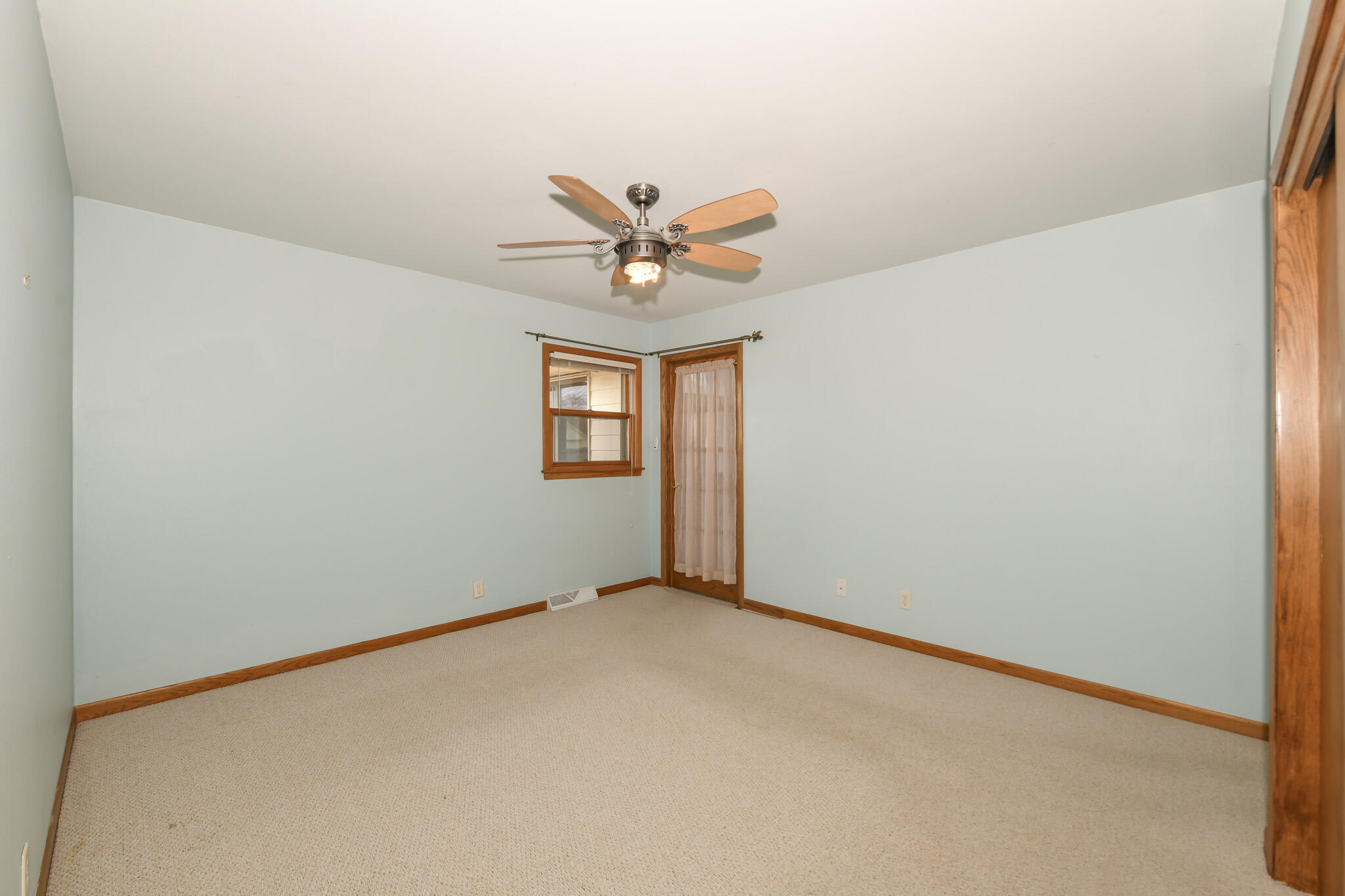 3245 South 83rd Street Milwaukee, WI 53219 - Photo 12 of 45 HEN_1035