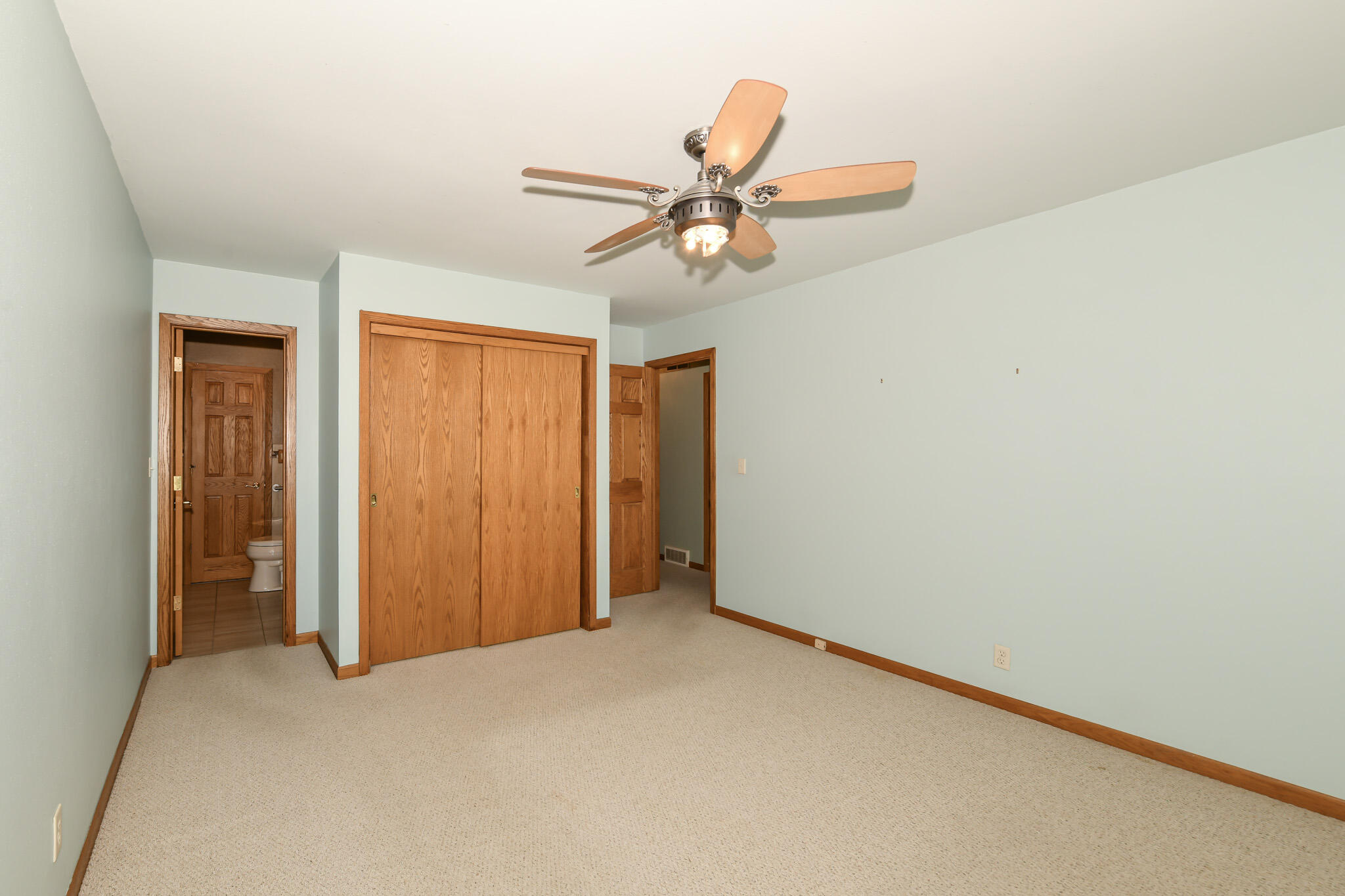 3245 South 83rd Street Milwaukee, WI 53219 - Photo 13 of 45 HEN_1036