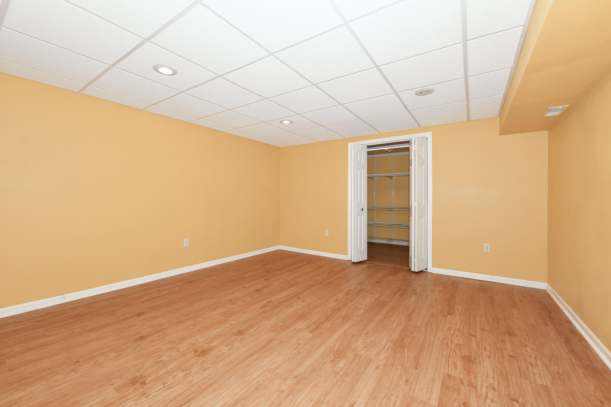 3245 South 83rd Street Milwaukee, WI 53219 - Photo 27 of 45 HEN_1061