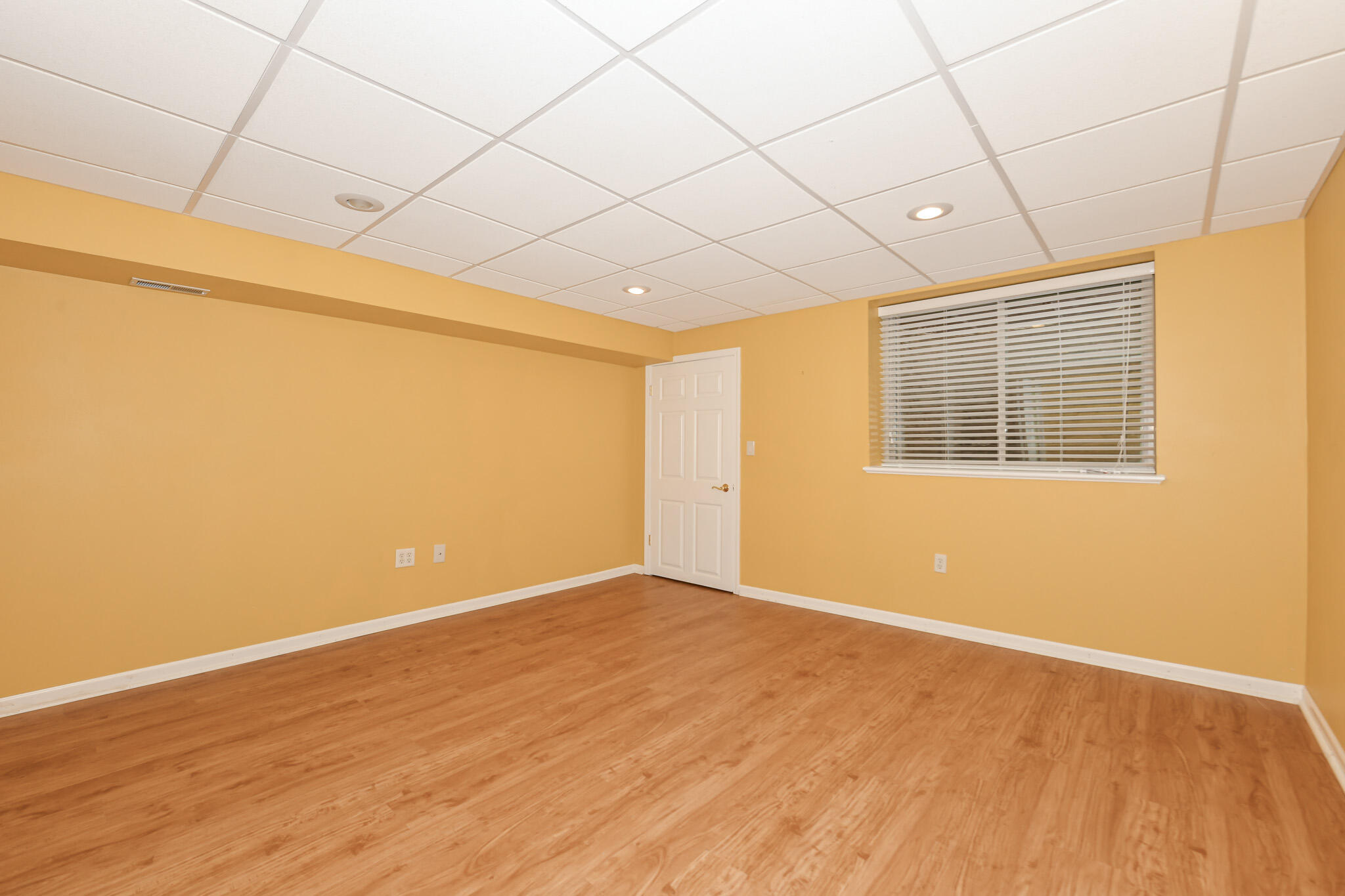 3245 South 83rd Street Milwaukee, WI 53219 - Photo 28 of 45 HEN_1063