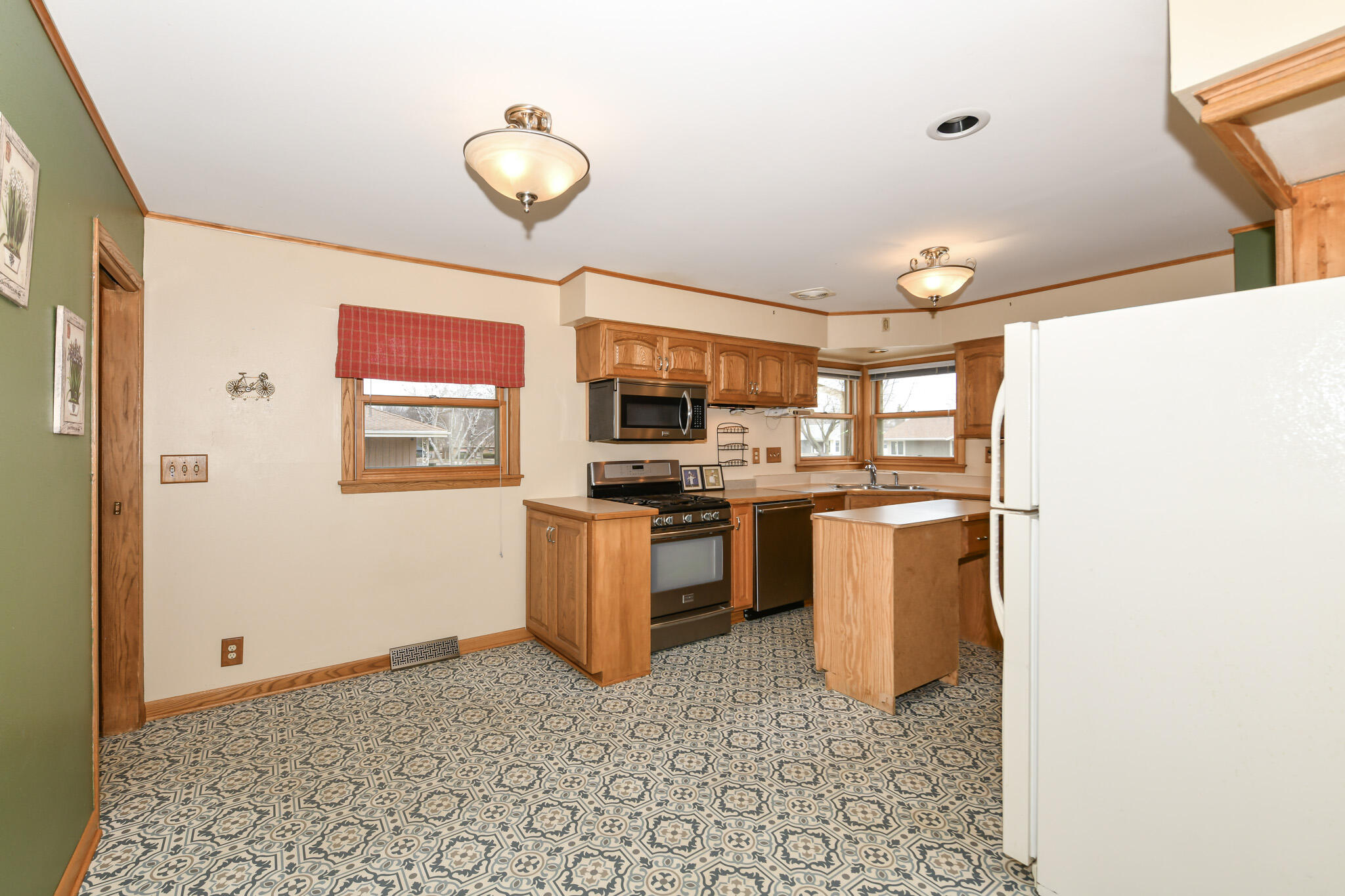 3245 South 83rd Street Milwaukee, WI 53219 - Photo 7 of 45 HEN_1029