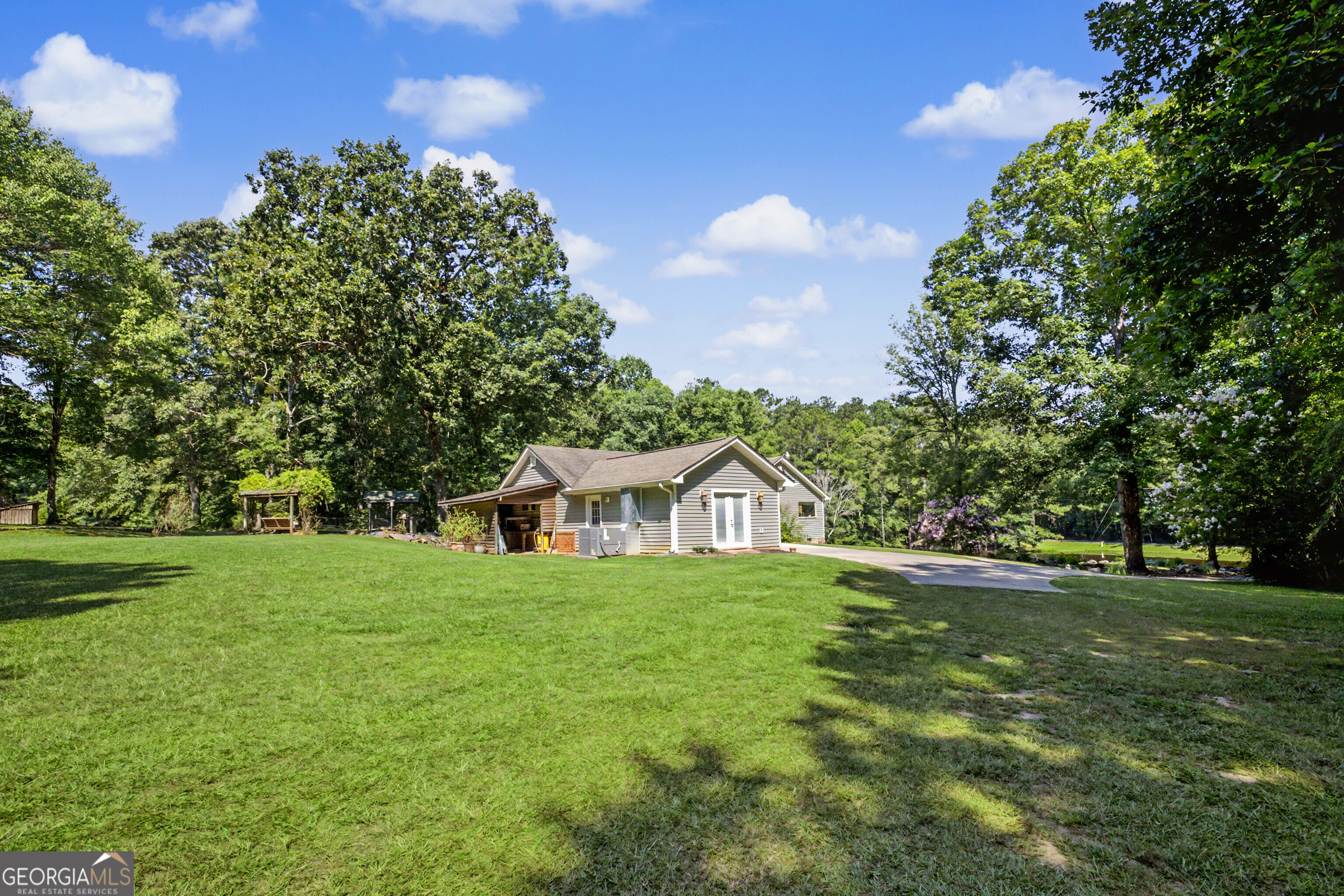 121 Peacock Road Barnesville, GA 30204 - Photo 4 of 61
