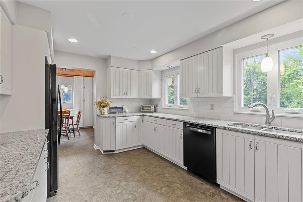 106 White Gate Road Pittsburgh, PA 15238 - Photo 4 of 42 Gallery Image 4