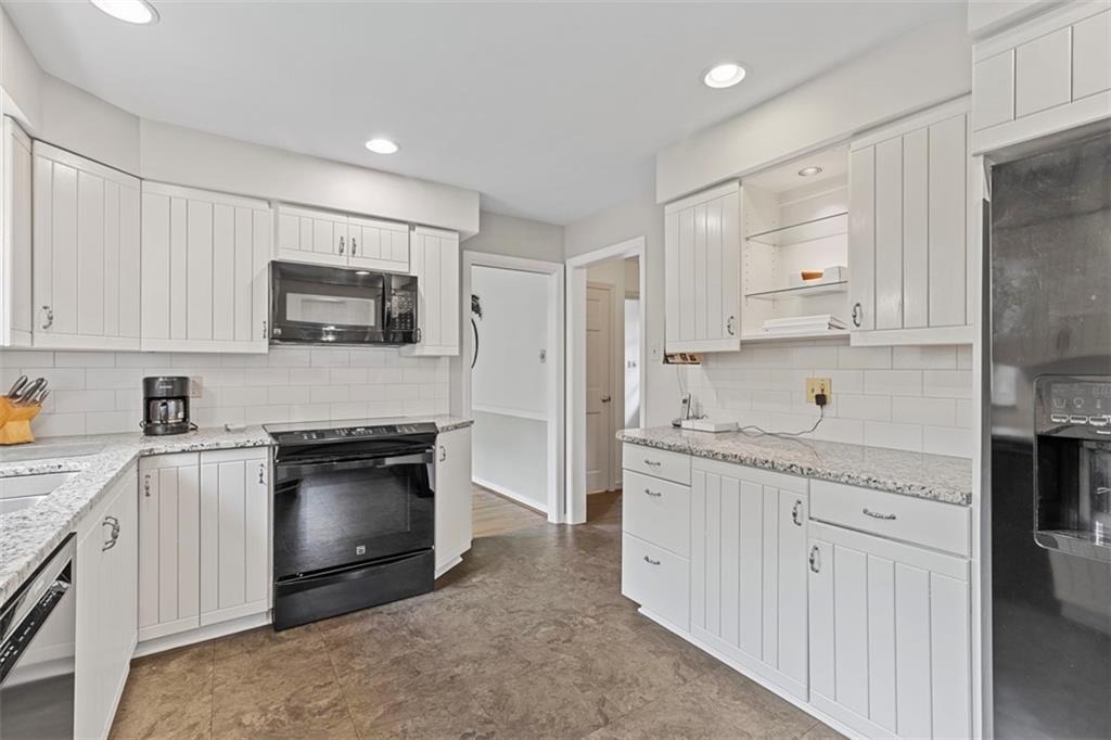106 White Gate Road Pittsburgh, PA 15238 - Photo 6 of 42 Gallery Image 6