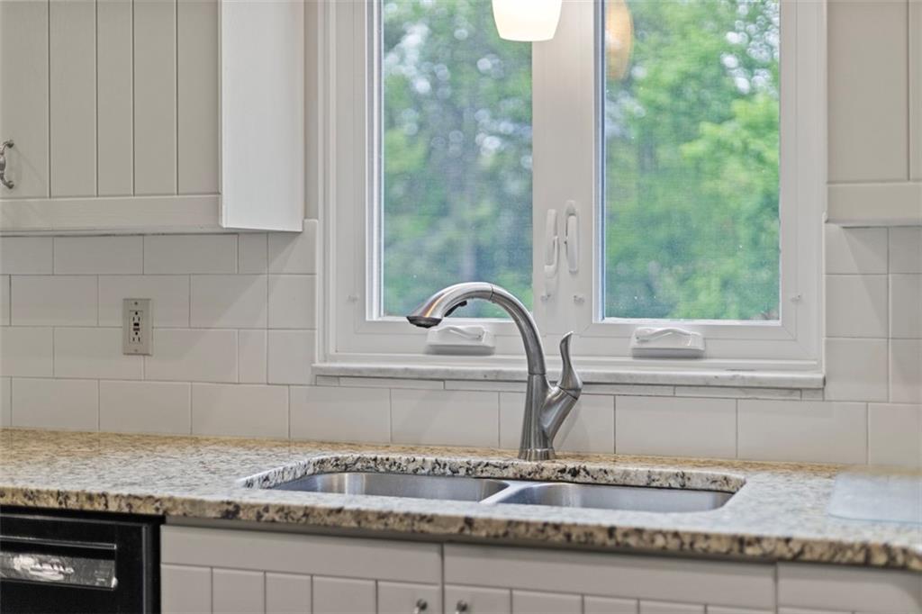 106 White Gate Road Pittsburgh, PA 15238 - Photo 8 of 42 Gallery Image 8