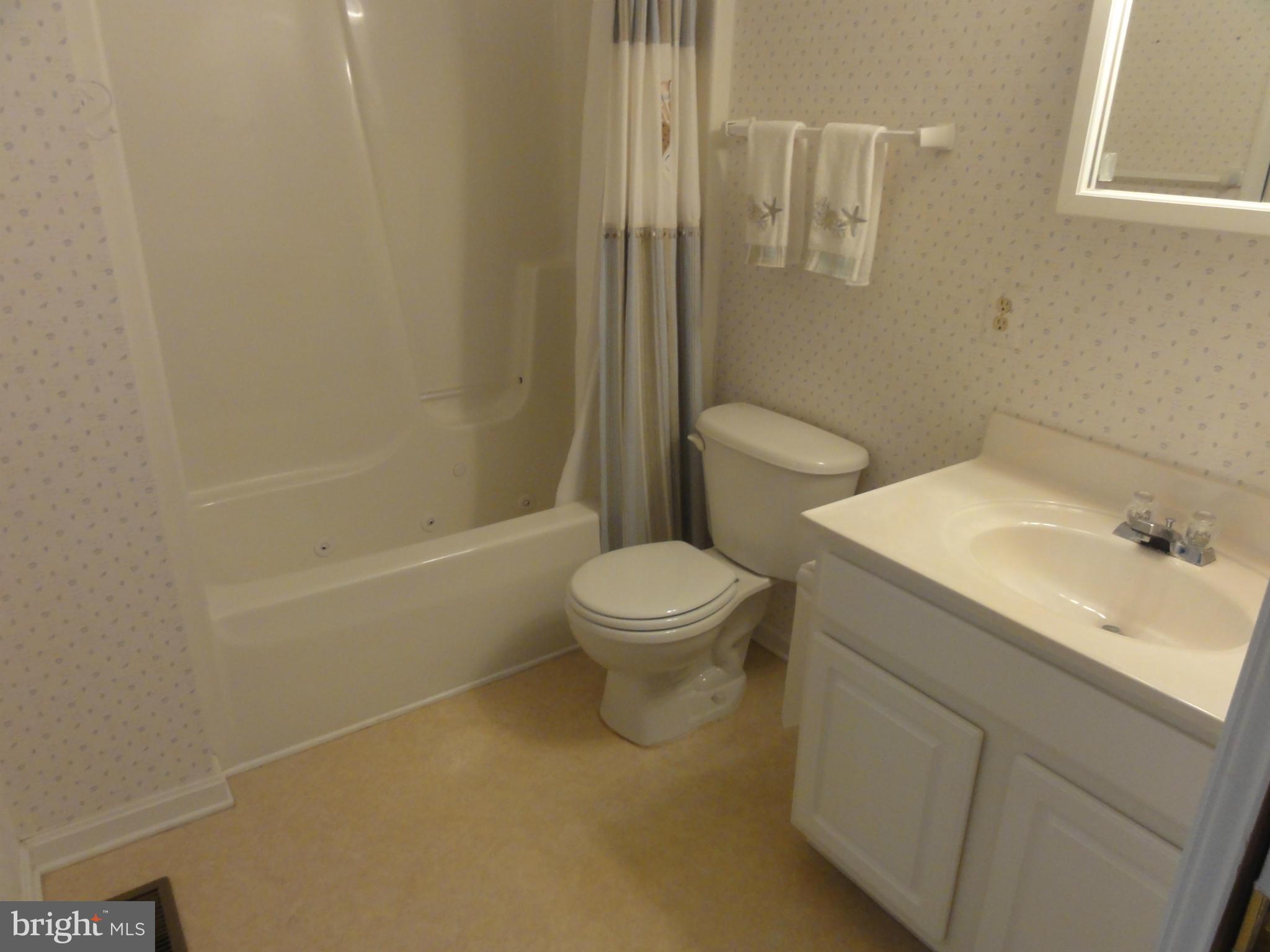 12 Portsmouth Road Front Royal, VA 22630 - Photo 21 of 24 Bath