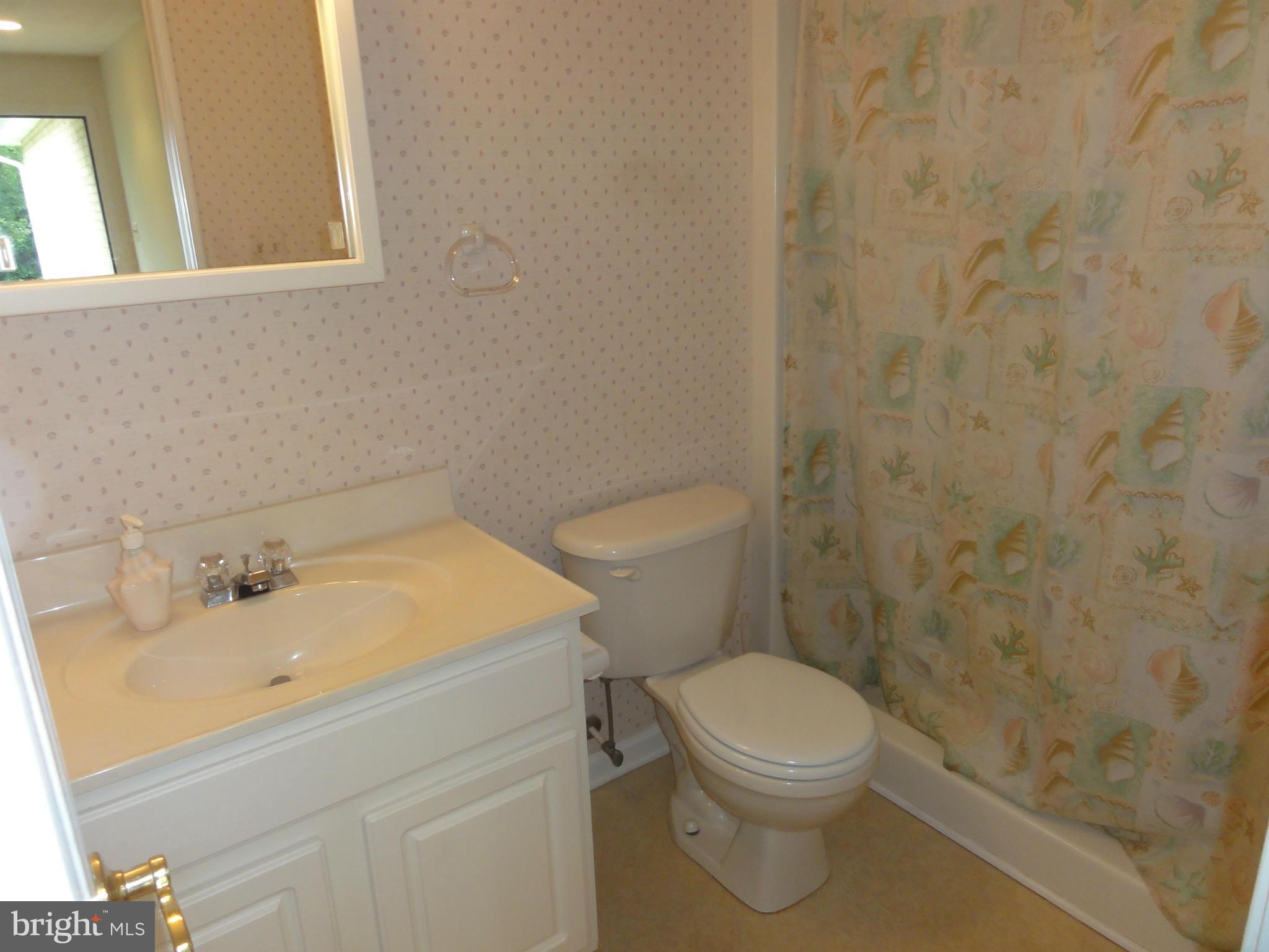 12 Portsmouth Road Front Royal, VA 22630 - Photo 23 of 24 Bath