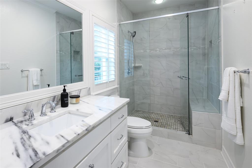 6522 Meadow Road Dallas, TX 75230 - Photo 26 of 34 Bath in full Guest Suite