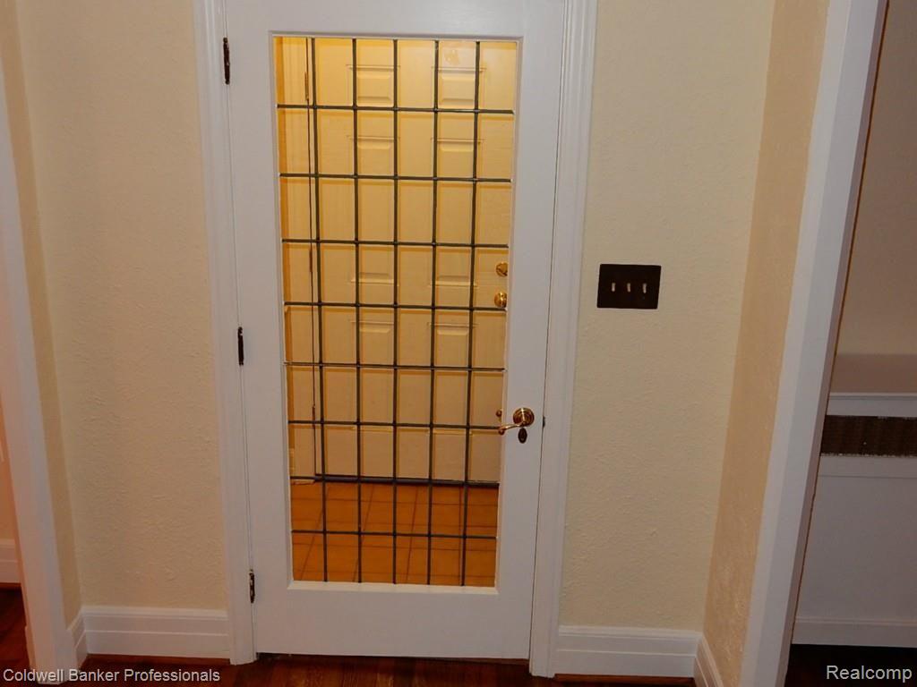 1034 Roslyn Road Grosse Pointe, MI 48236 - Photo 8 of 28 DSCN3383.jpg